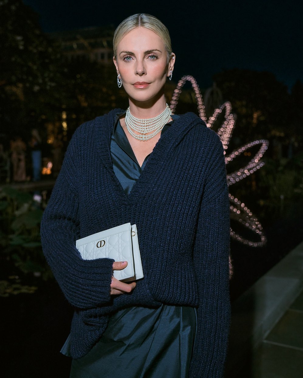 Discover our divine muse Charlize Theron, more sculptural and sexier than ever, embodying a true women celebration. #diorjadore More on: http://on. dior.com/fb-feed-mainvisual-jadoreabsolu