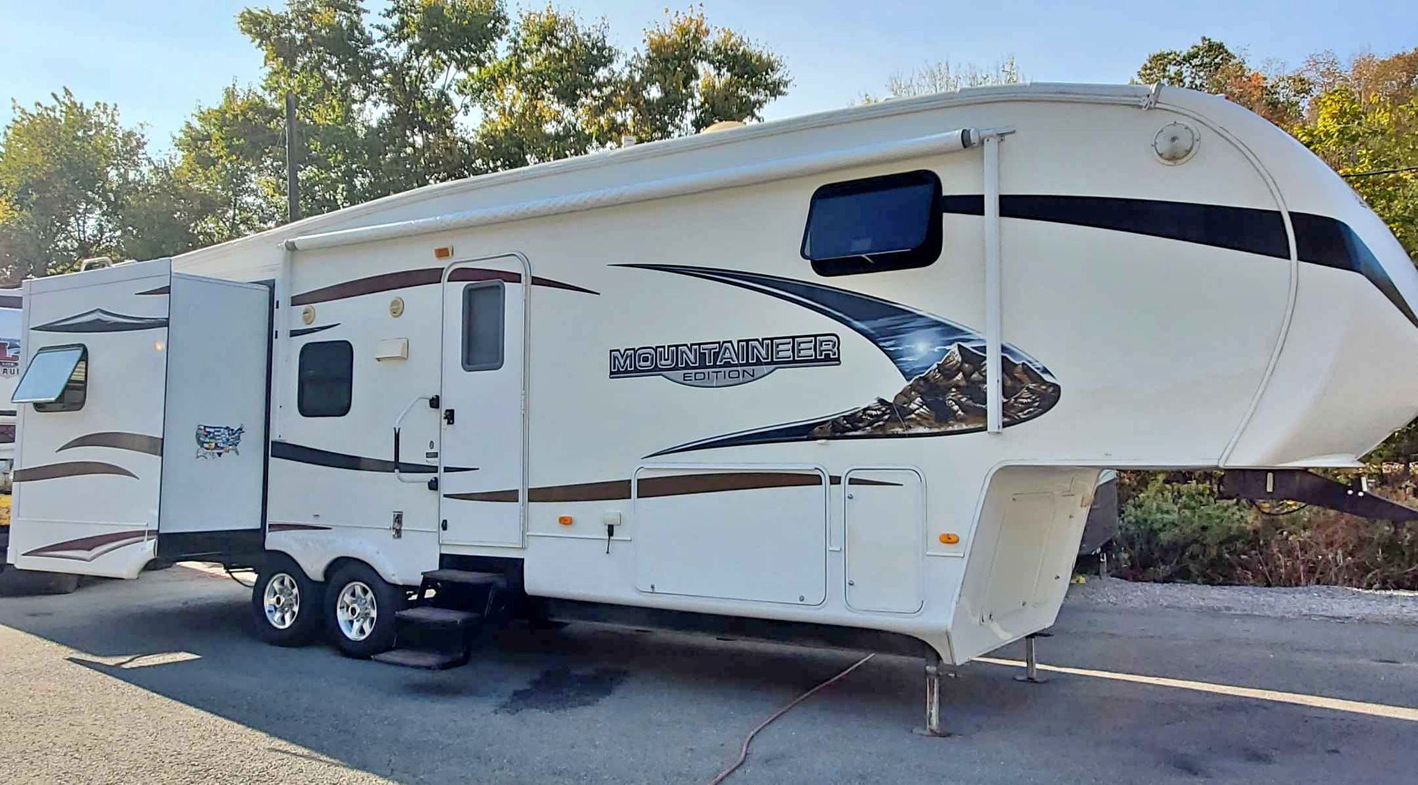 2010 Keystone Mountaineer 326RLT 5th Wheel