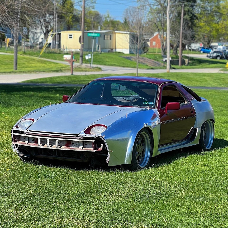 Work in progress by @kraws We squeezed a lil update on the Porsche