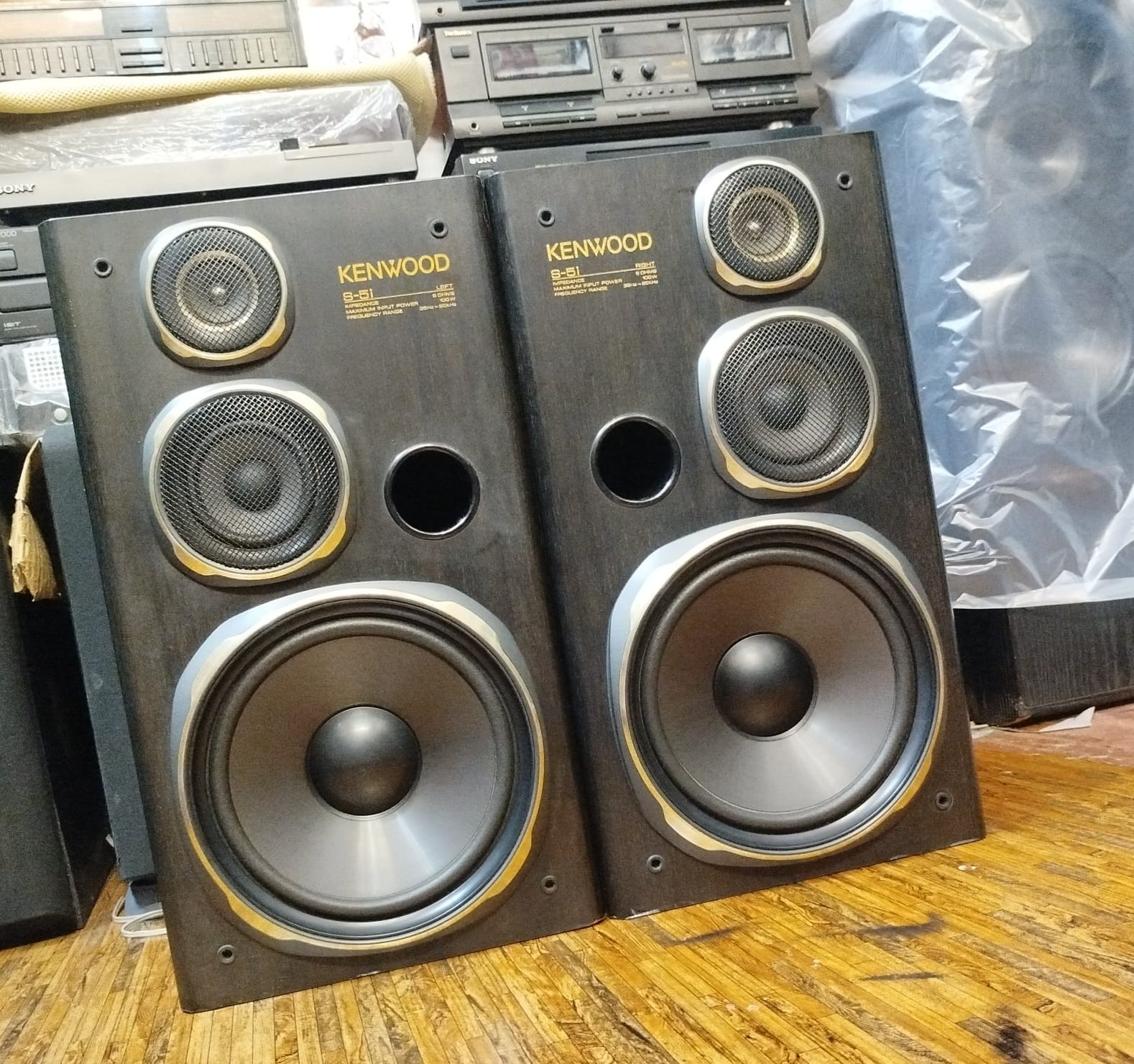 Kenwood S-5i 3 way floor stand digital speakers 10