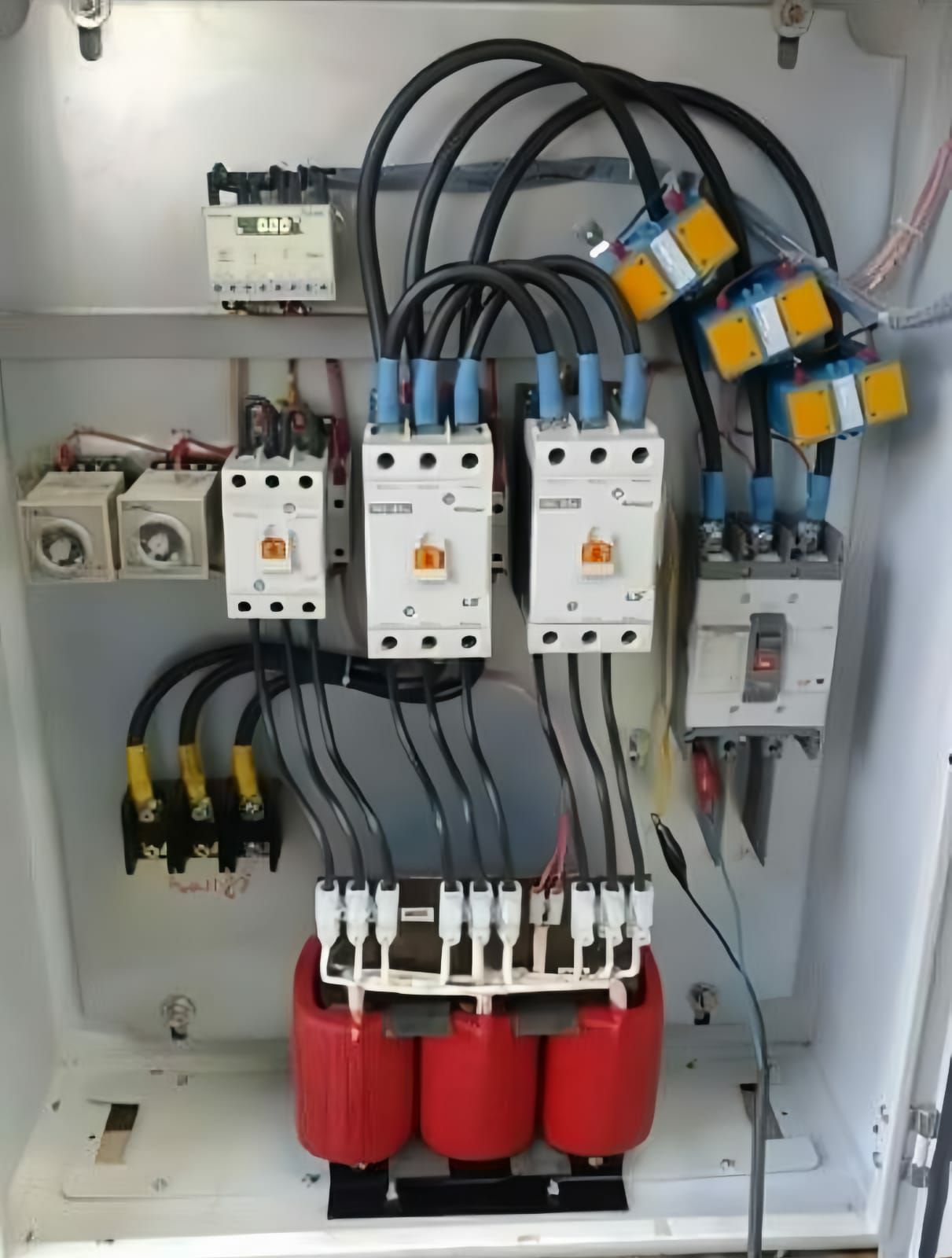 ELECTRICAL Engineer USA CoMMuNiTy | This image shows an electrical ...