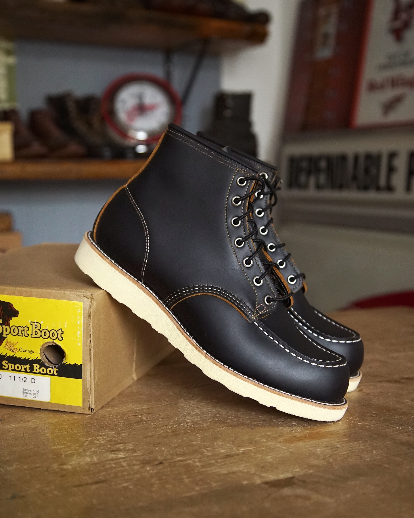 Archives Monday: Today with a very rare 4618 Red Wing X Nigel