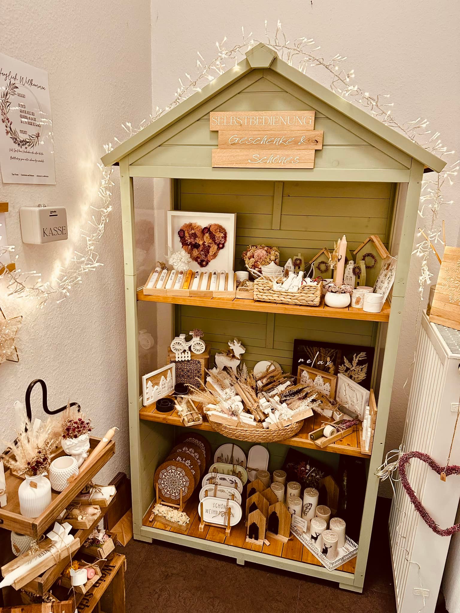 Kleine Weihnachtsgeschenke und Mitbringsel mit Herz ♥️ Handmade oder tolle Deko-Marken… Selbstbedienungsladen im Eingangsbereich von CWI Hochstadter Str. 14 in Offenbach Mo - Fr 8 - 12 und 13