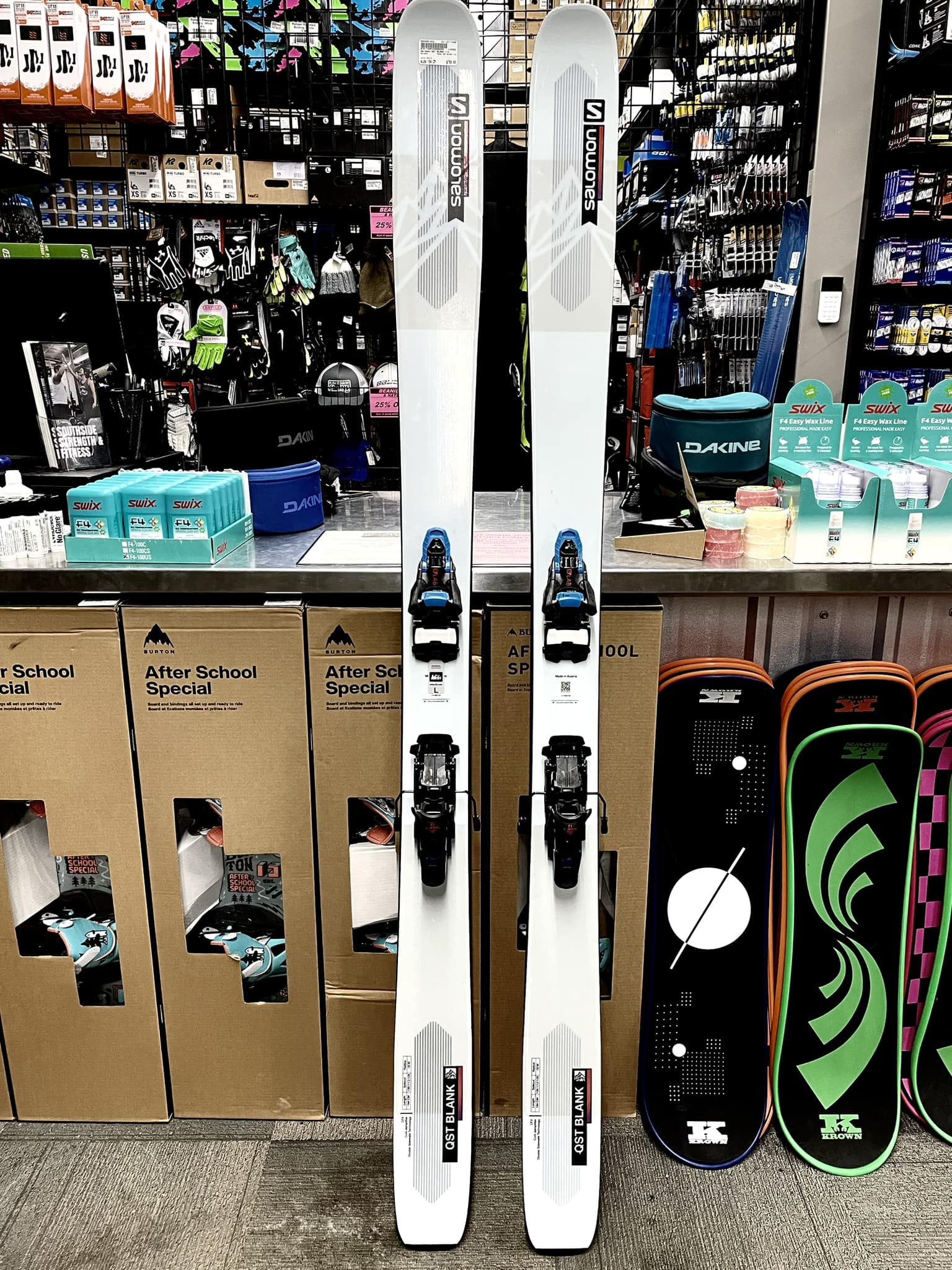 What is the current version of Salomon QST 130 ski boots?