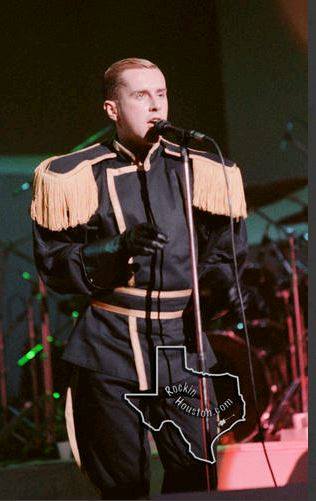 Frankie Goes To - Frankie Goes To Hollywood (Official)