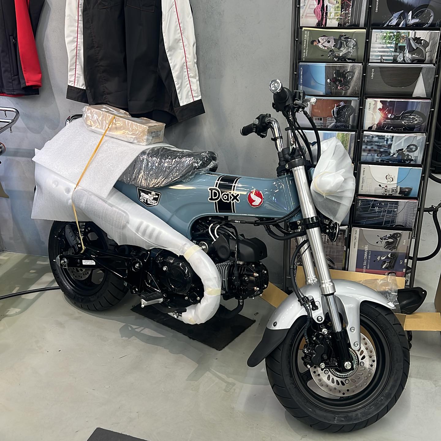 先ほどダックス125：パールカデットグレーが1台入荷しました。 今まで 