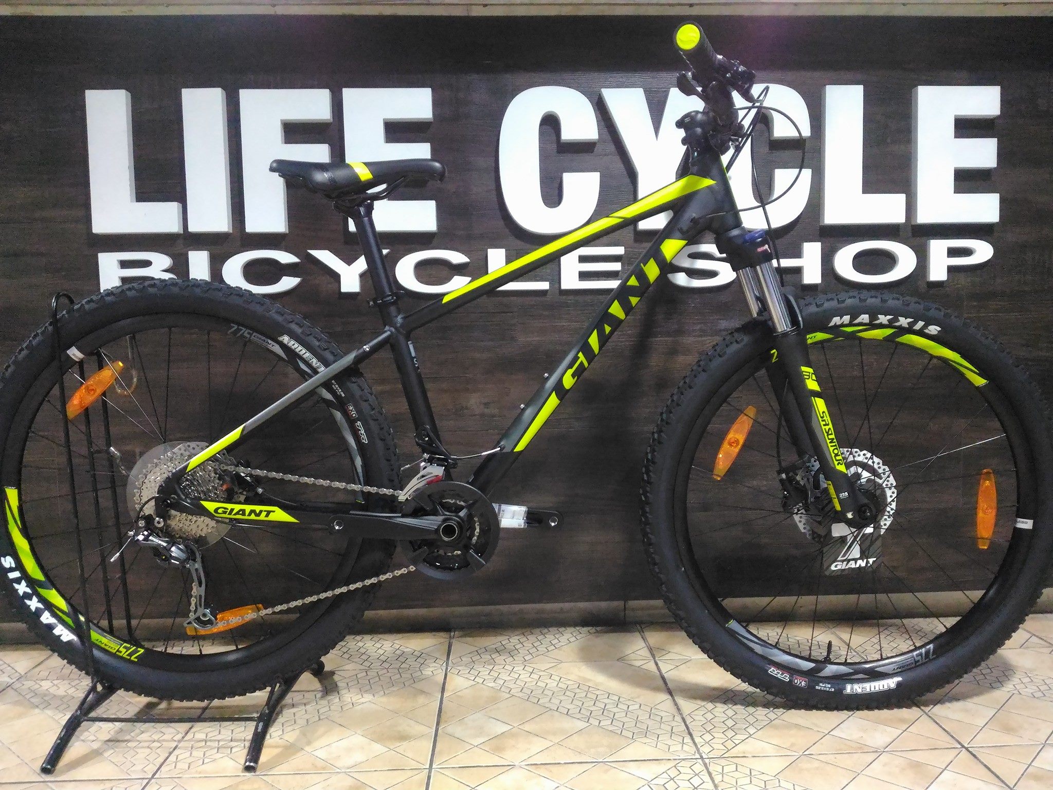 giant bicycles philippines TCR Advanced 2 KOM (2026) Advanced-Grade Composite Road, Race Bi – Supreme Bikes PH Giant Bicycle Official Authentic Adult
