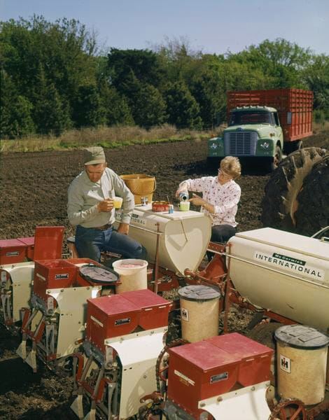 Who still remembers farming in the 70s? 😍