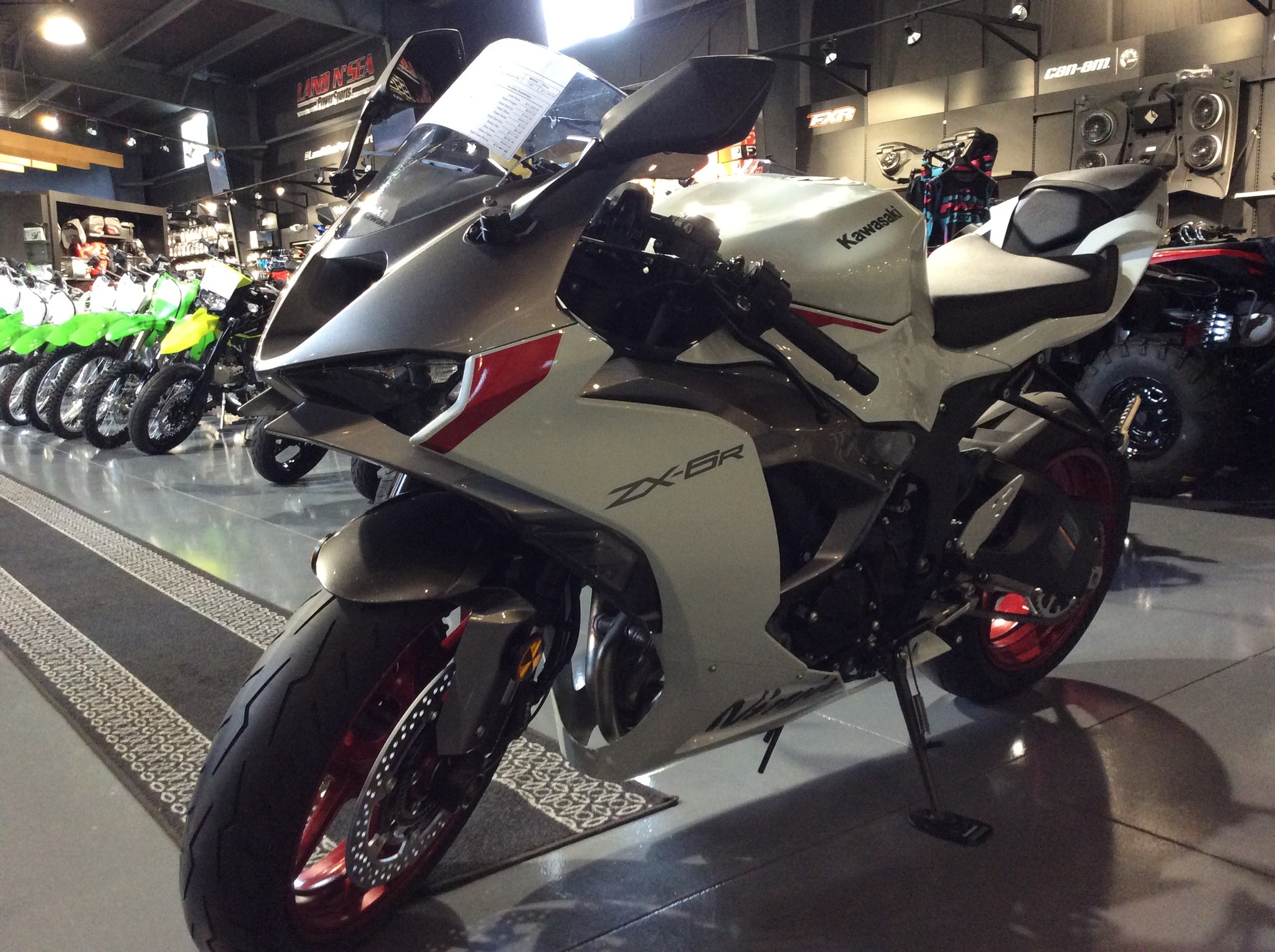 new 2025 Kawasaki Ninja® ZX™-6R Pearl Robotic White / Metallic