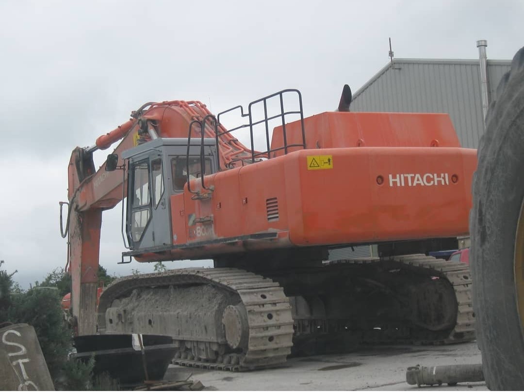 グルグル New Hitachi ZX670LC after being delivered to Quinn Quarries in