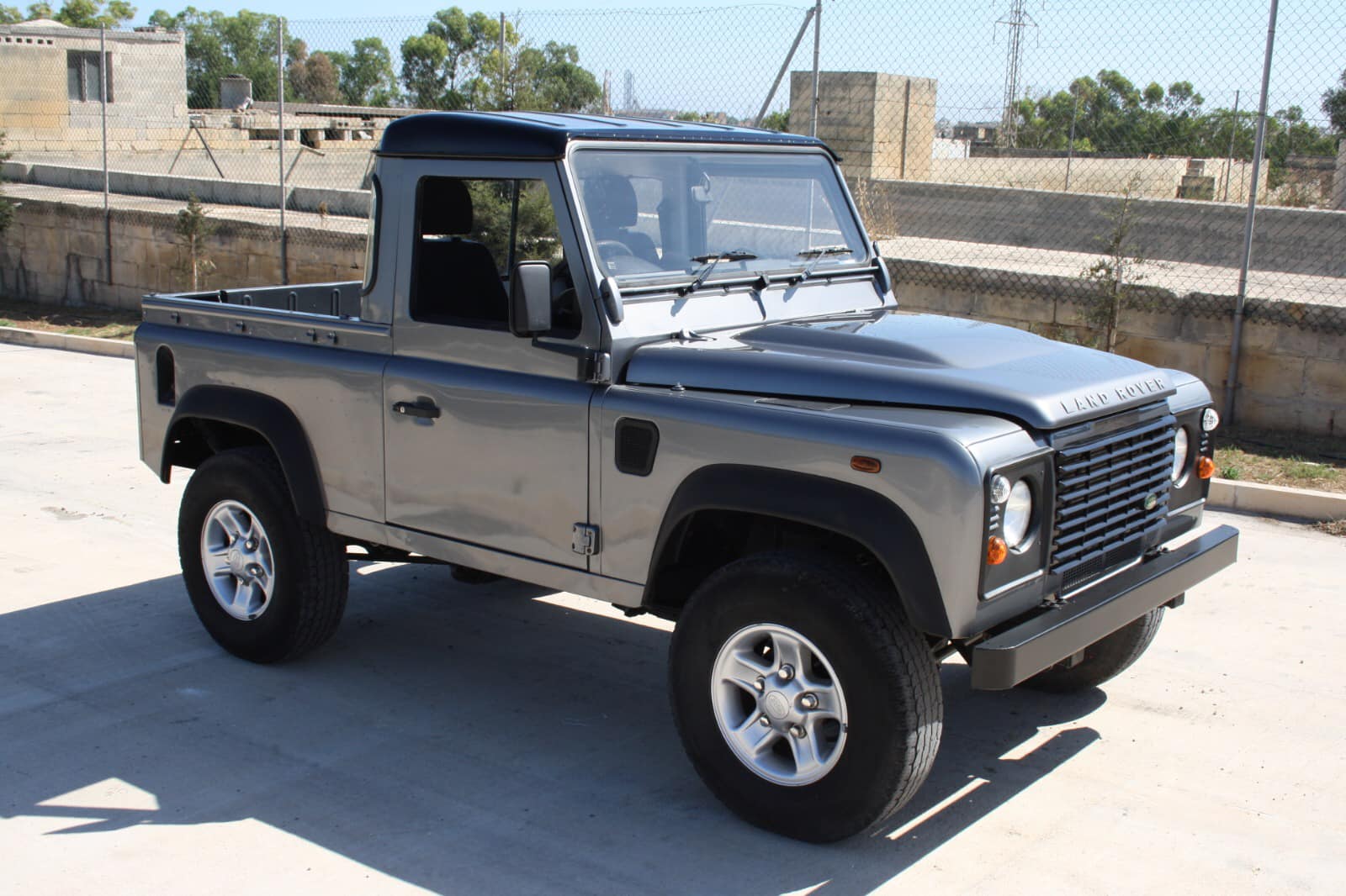 Landrover defender 90 truckcab 2007... - RSR Imports Malta | Facebook