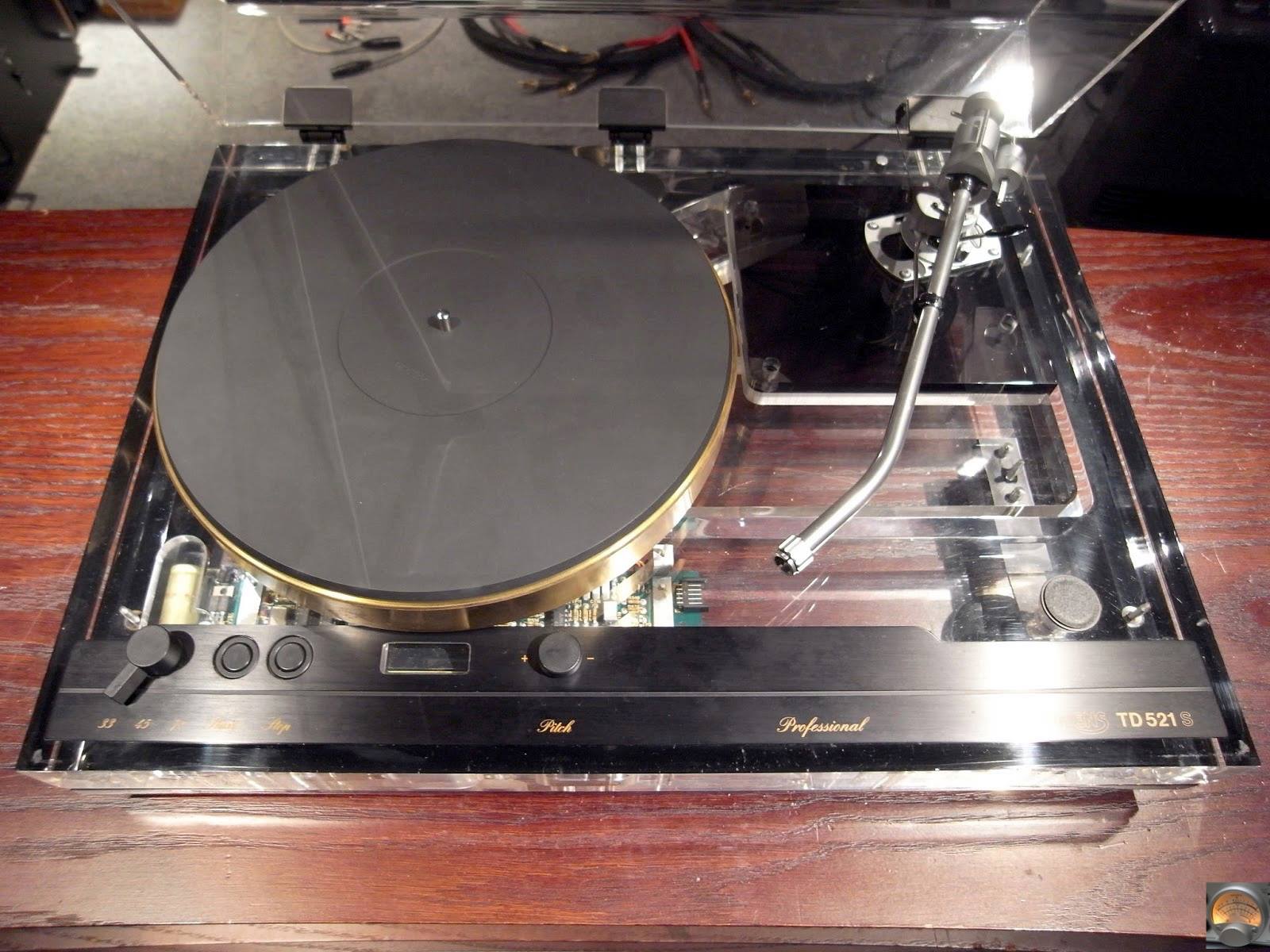 Thorens TD 521 with a Tri-Planar U2 and a SAEC tonearm
