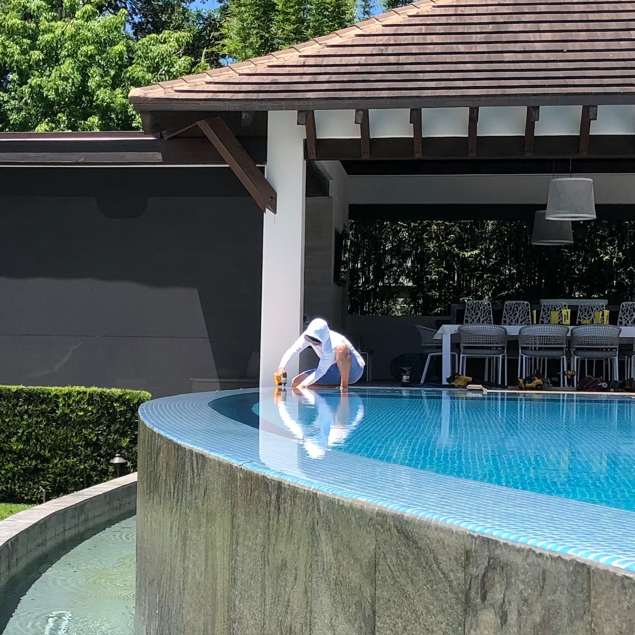 Posada - A negative edge pool to create a unique pool experience, with ...