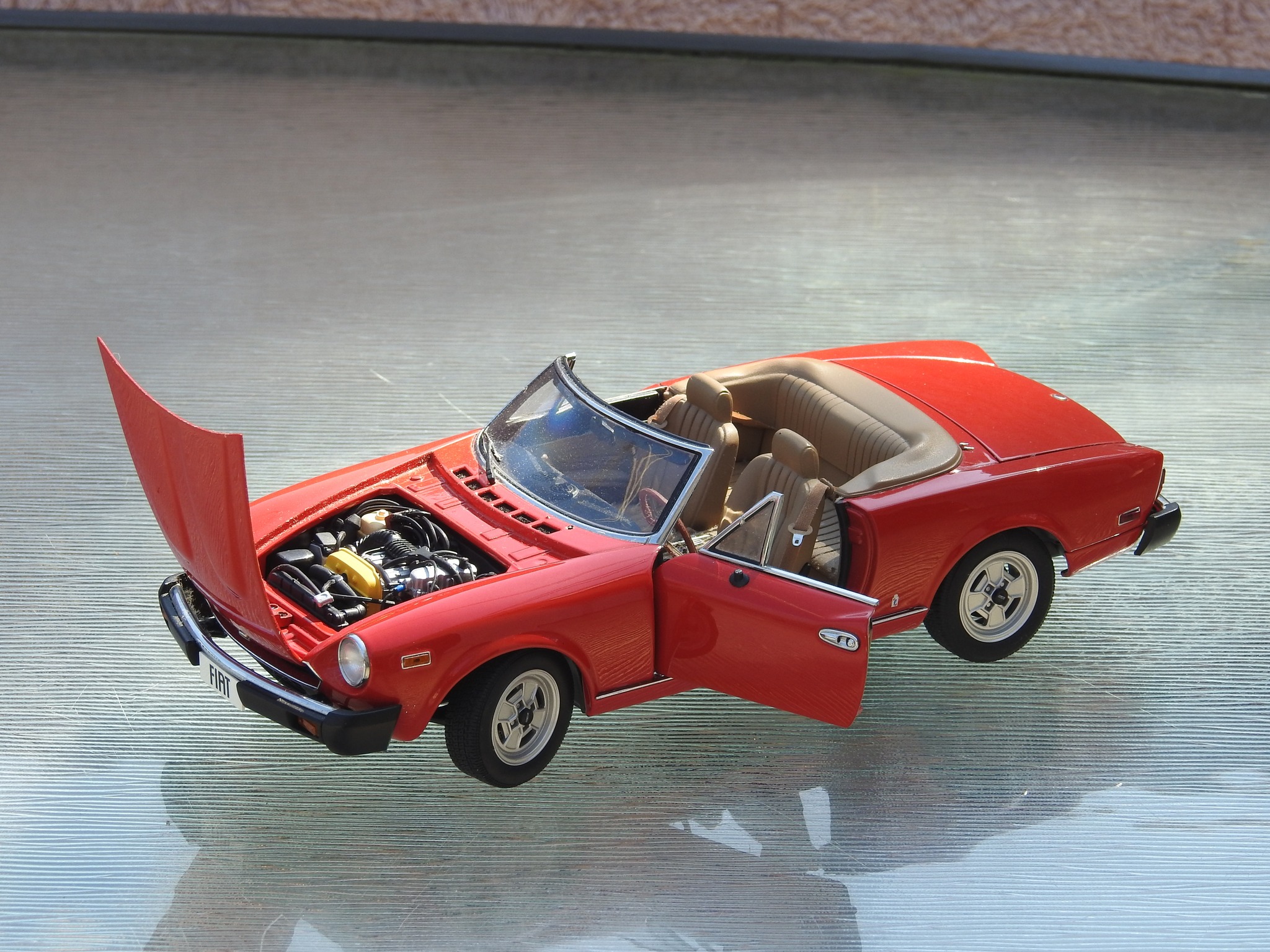 1/18 AUTOart フィアット 124 スポルト スパイダー 2000