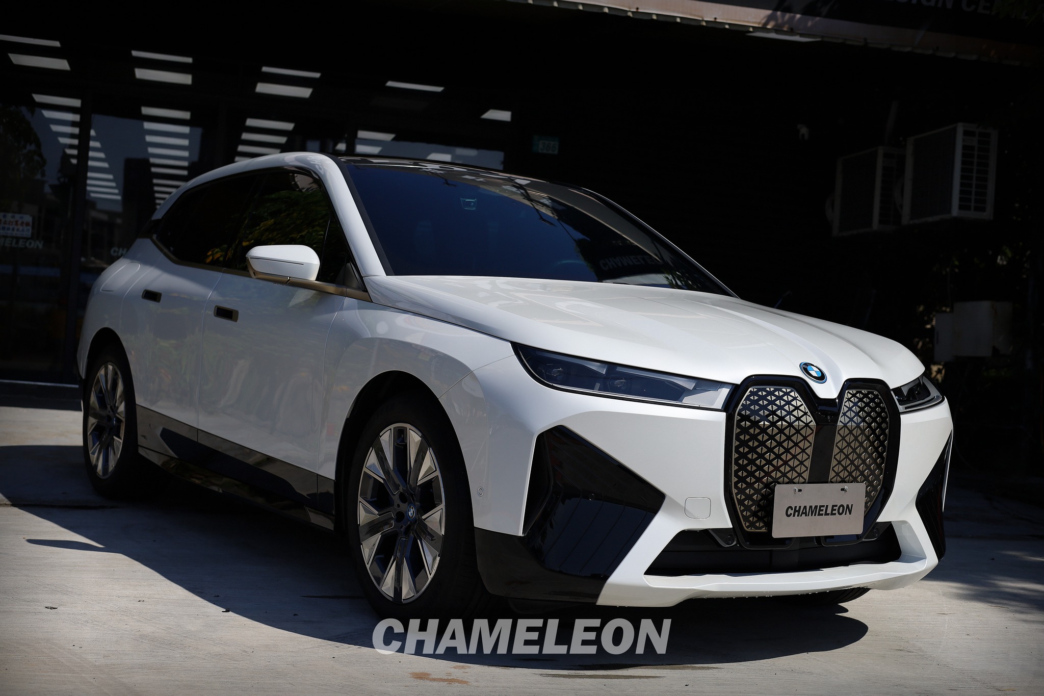 BMW IX 全車保護膜 【Llumar G2】 BMW... - 卡邁利設計包膜【Chameleon Design】 | Facebook