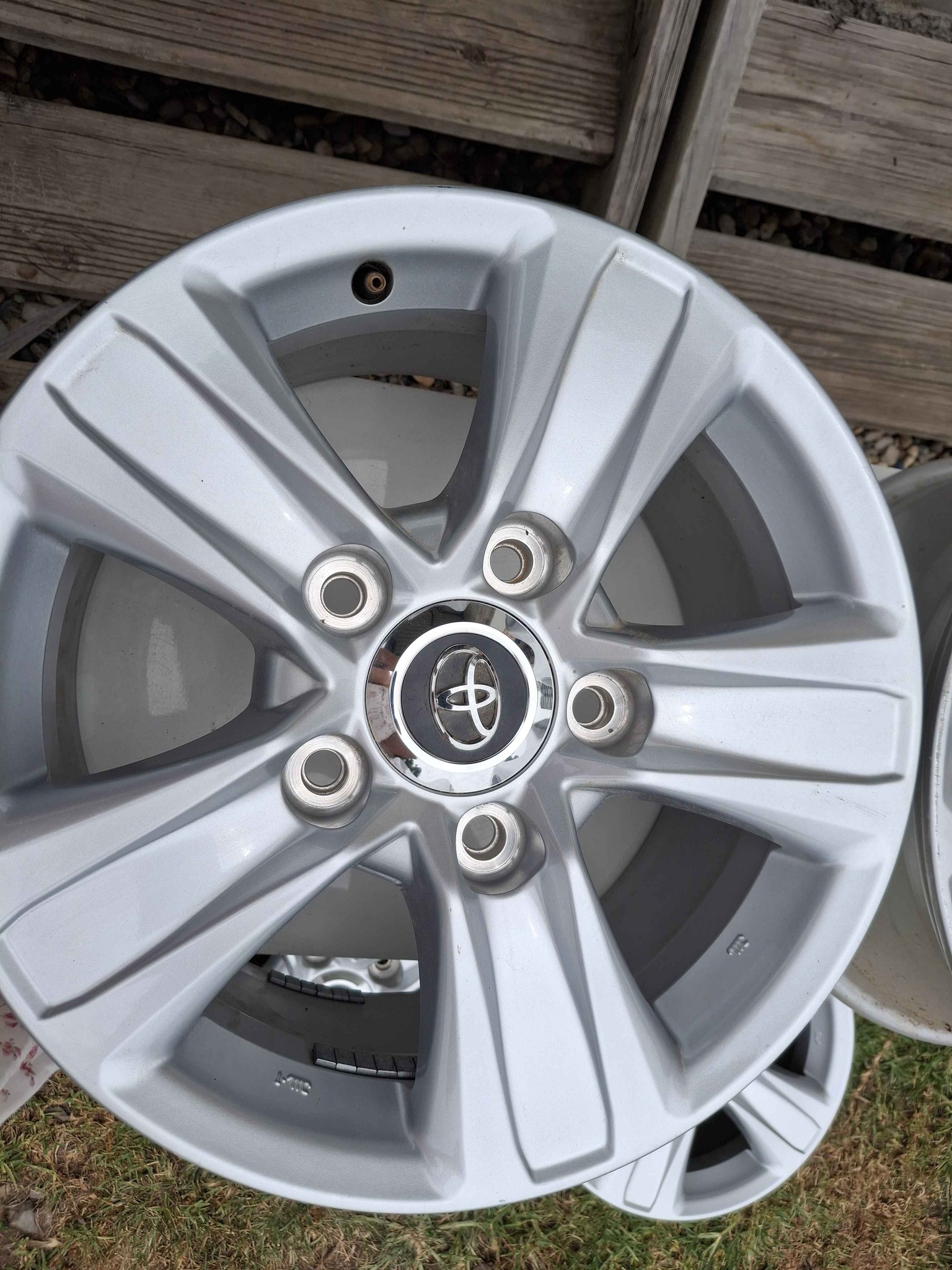 Landcruiser Rims. GXL 200 Series 16