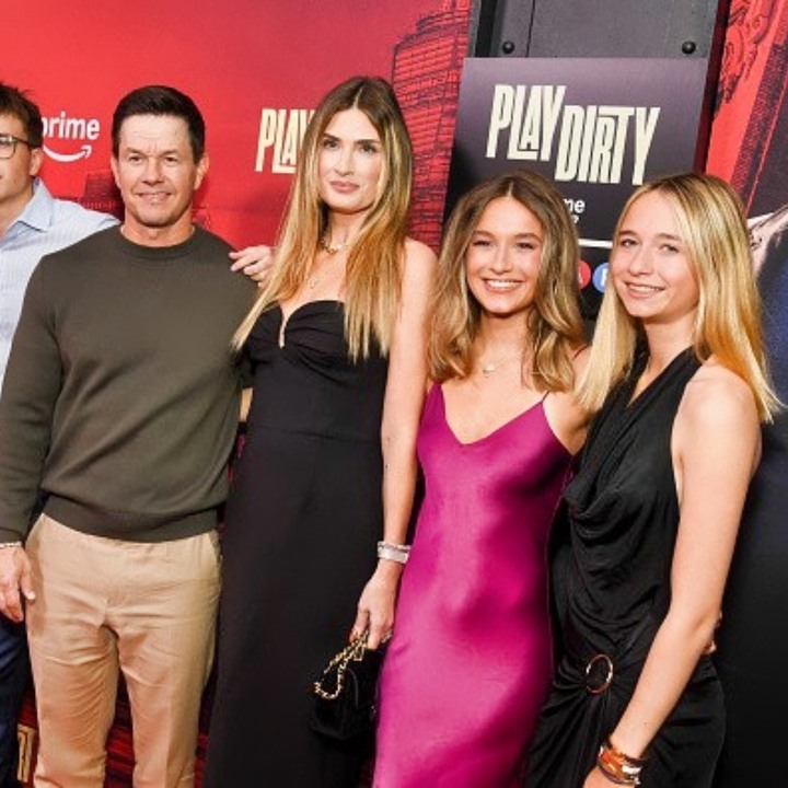 NFL - Everyone Is Praying For Mark Wahlberg’s Teenage Daughter Full ...