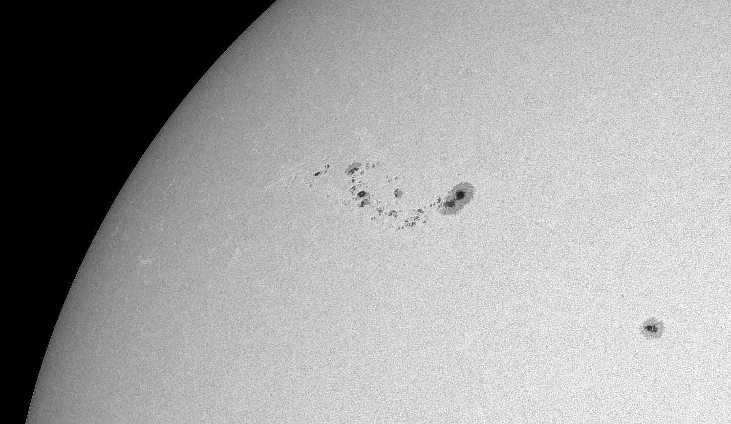 AR 3559 located in the... - Space Weather by SolarHam | Facebook