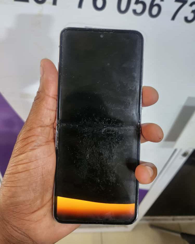 Modit Connect - Samsung Z flip 4 screen replacement ️ ️ ️... | Facebook