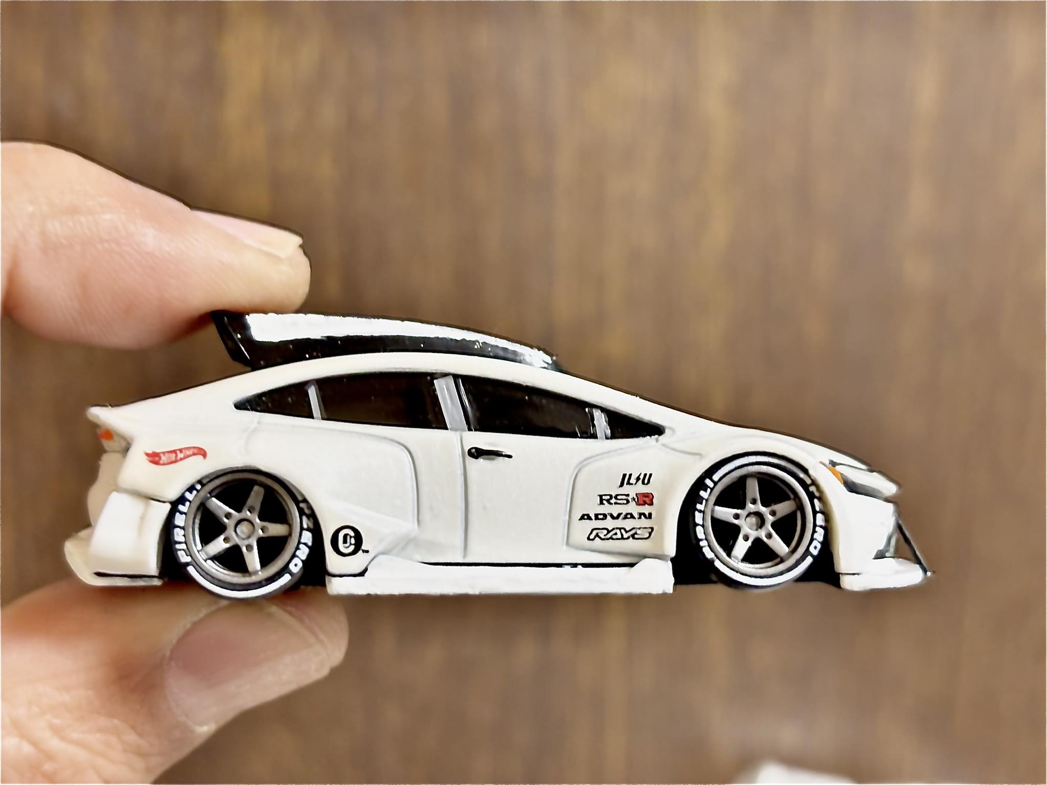 2026 Hot WHeeL TOYOTA PRIUS custom (With roof box)