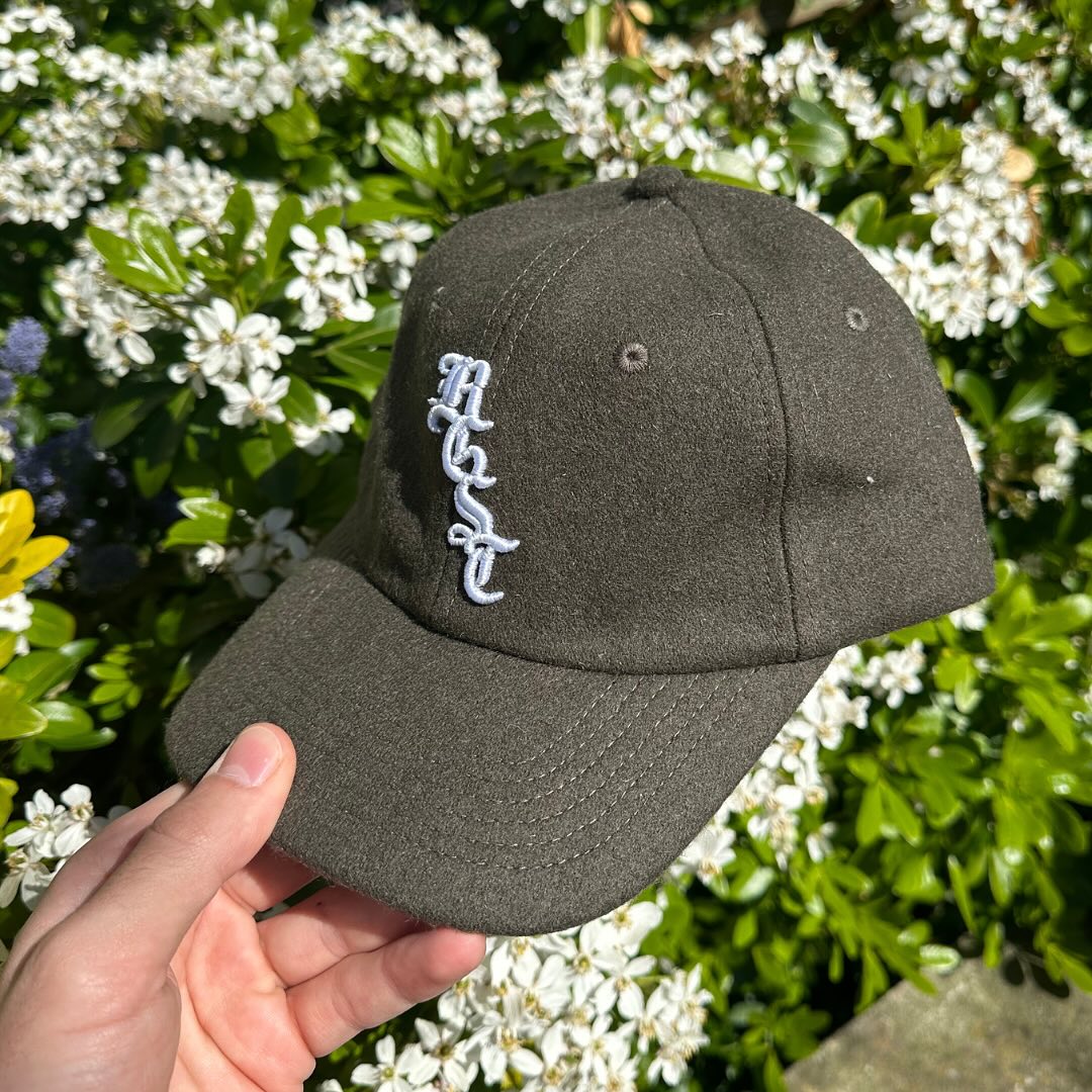 The Classic Felt Box Logo Cap offers a fresh take on a classic