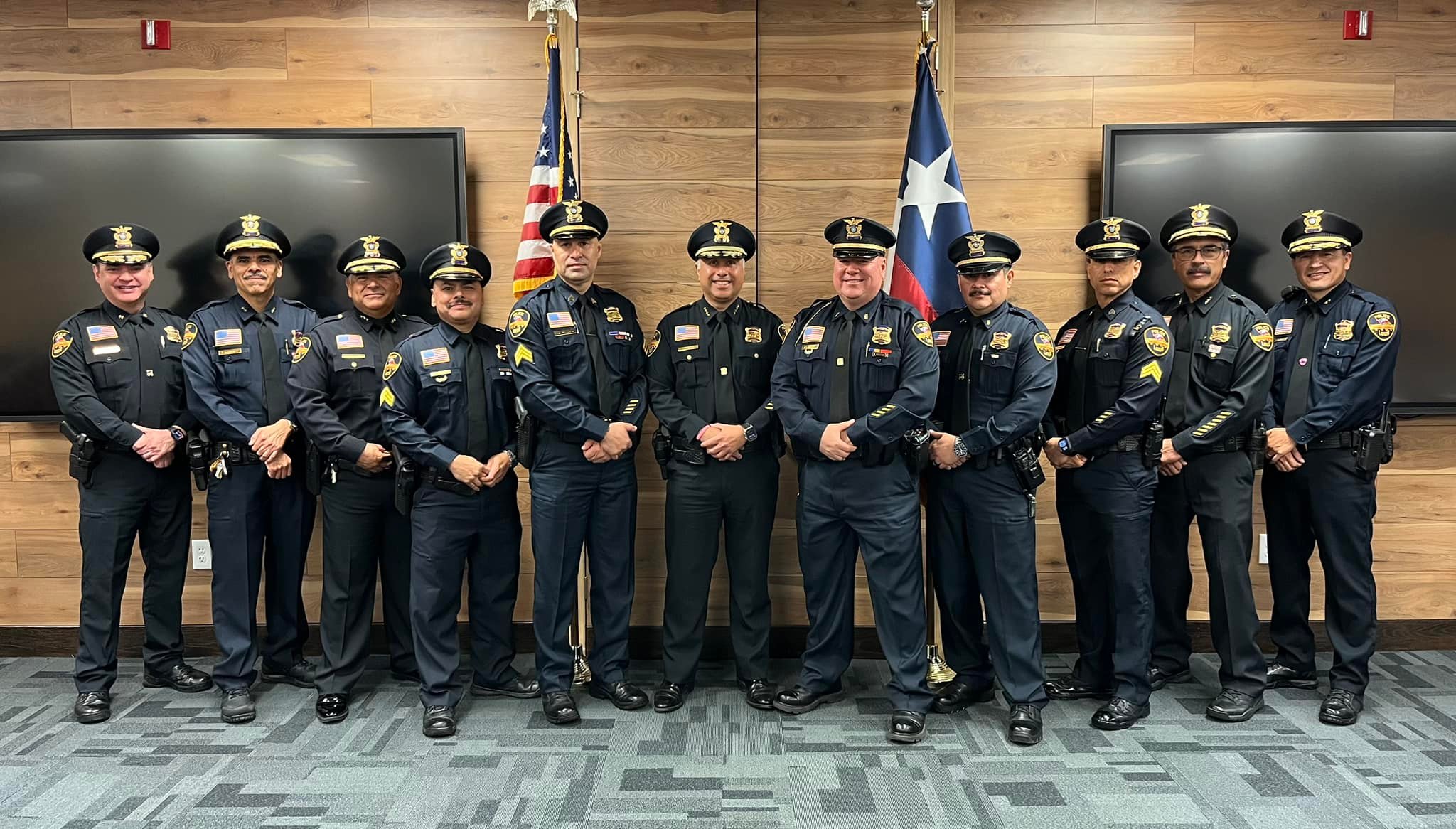 🚔👮🏻‍♂️Captain and Leiutenant... - Laredo Police Department | Facebook
