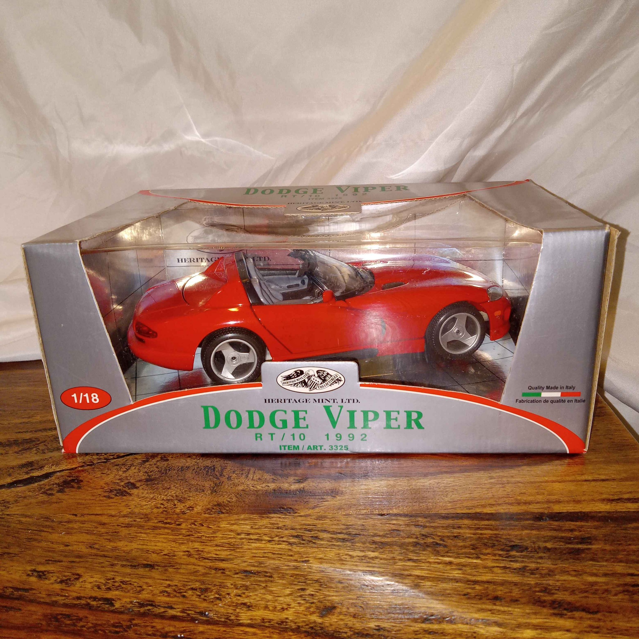 1/18 scale die-cast 1992 Dodge Viper •Origin: Made in Italy