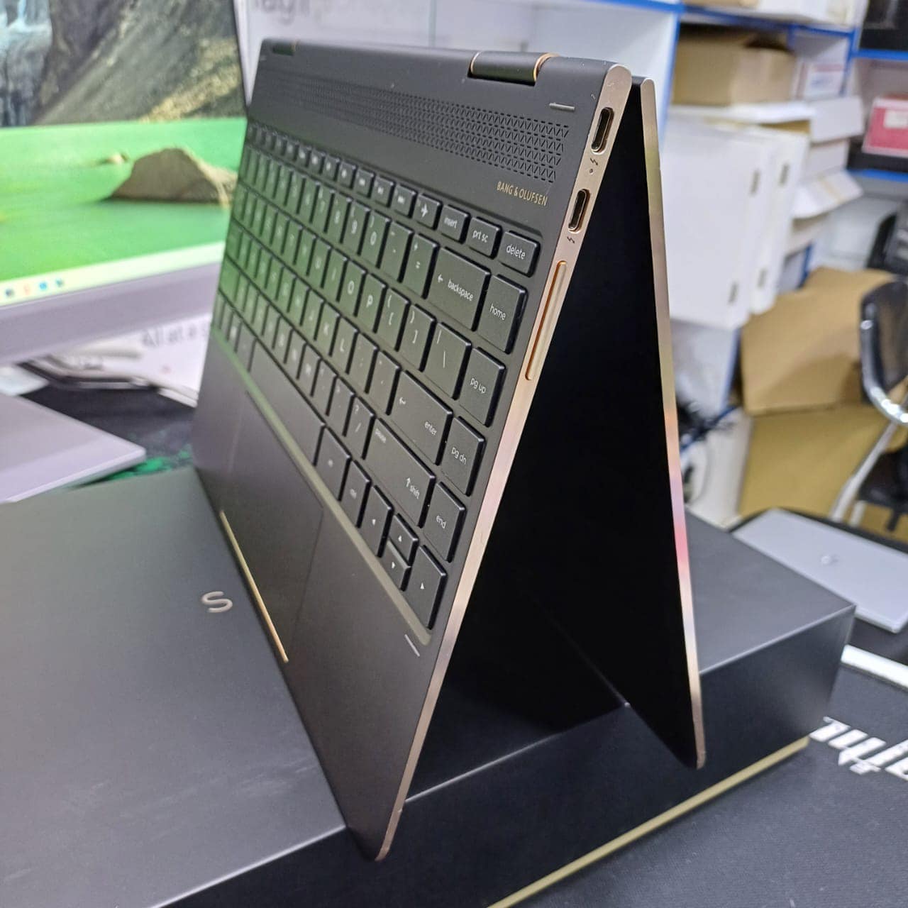 HP SPECTRE X360 CONVERTIBLE 13-W0XX,INTEL CORE I7-7500U,16GB RAM 