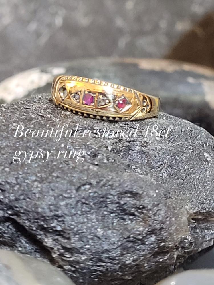 at-first-i-thought-there-was-a-jewellery-by-fiona-fraser