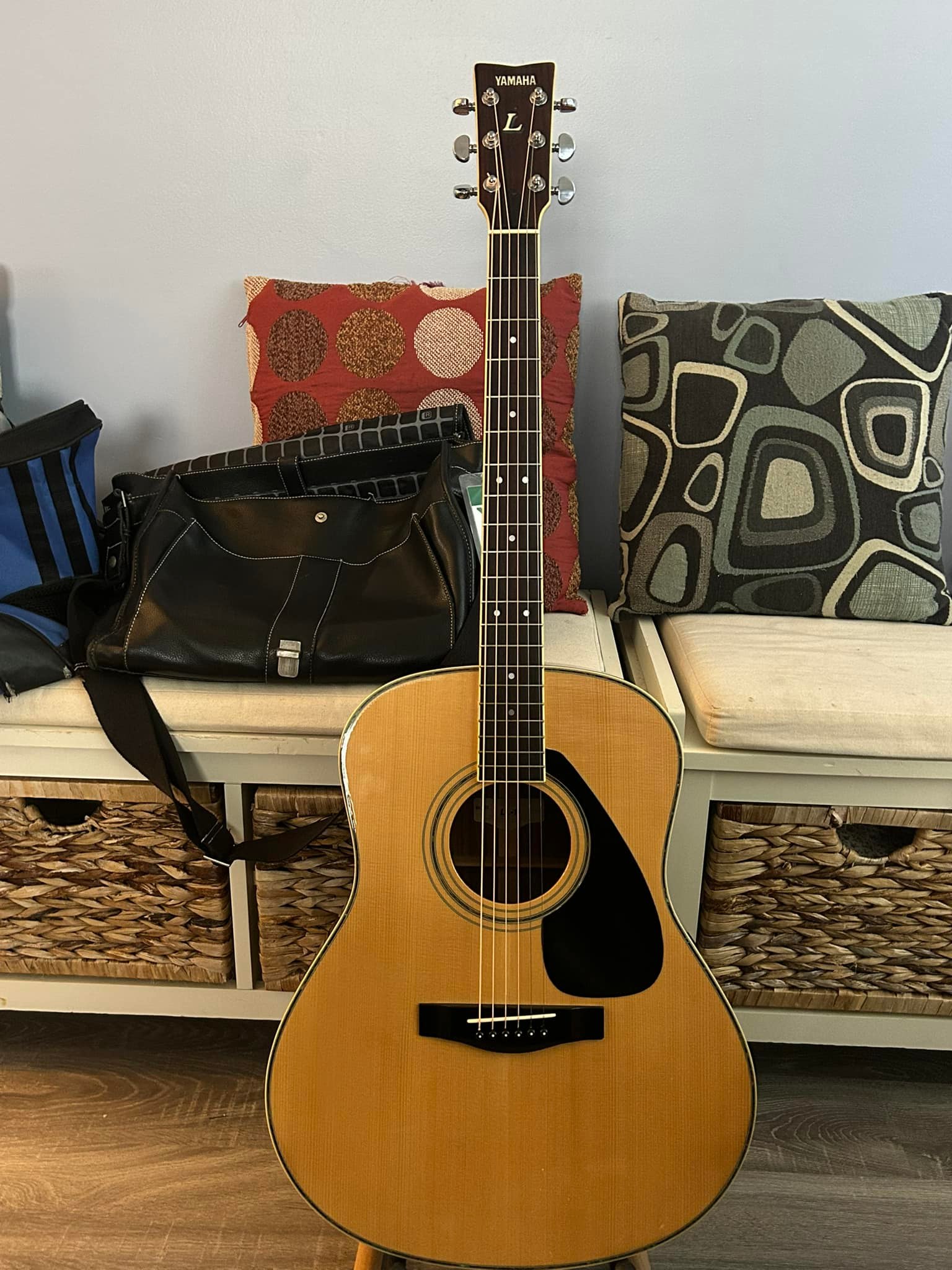 Hi. This is my guitar Yamaha s-11 .