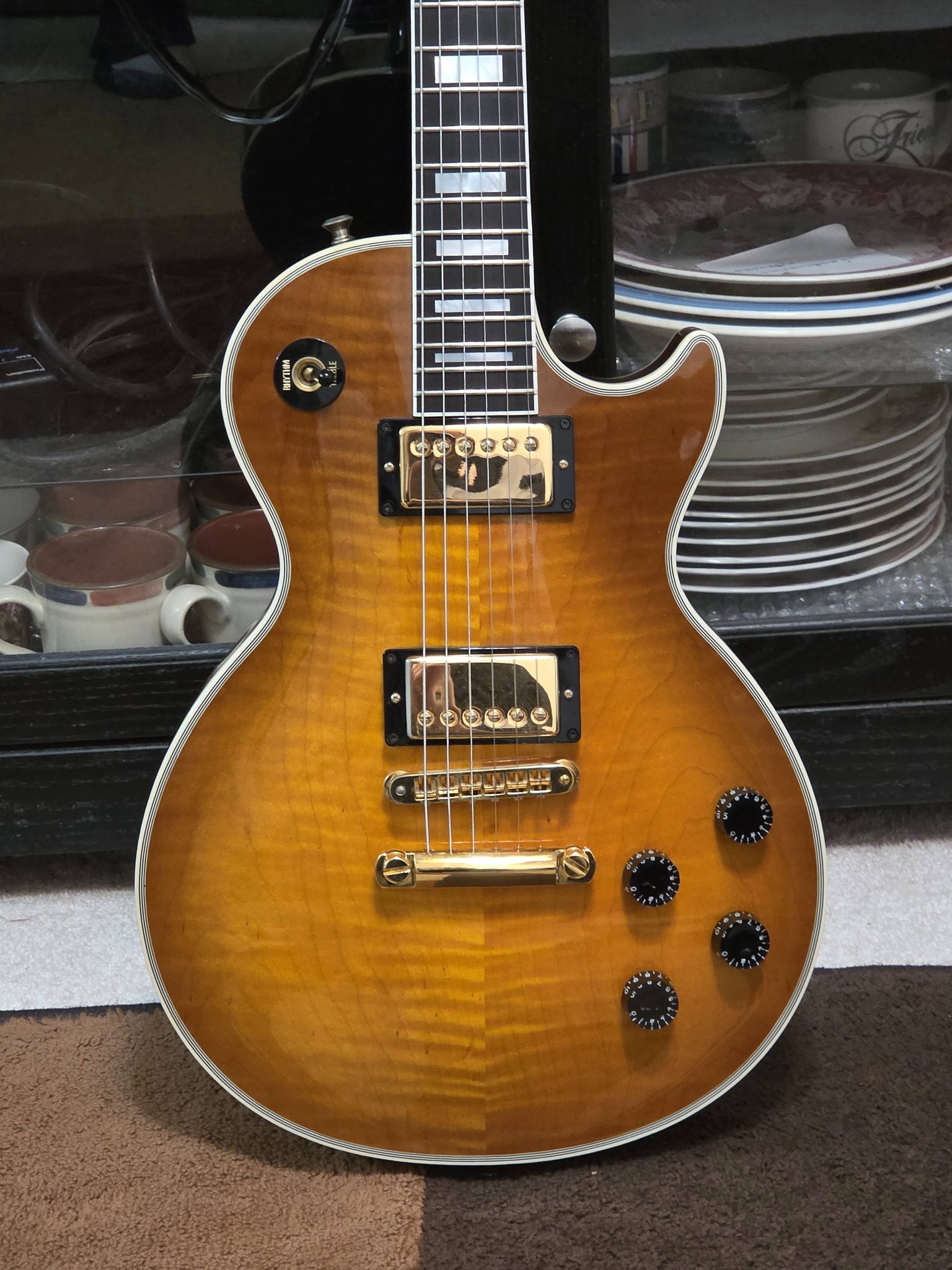 Unboxing my 1995 Honeyburst Les Paul custom guitar