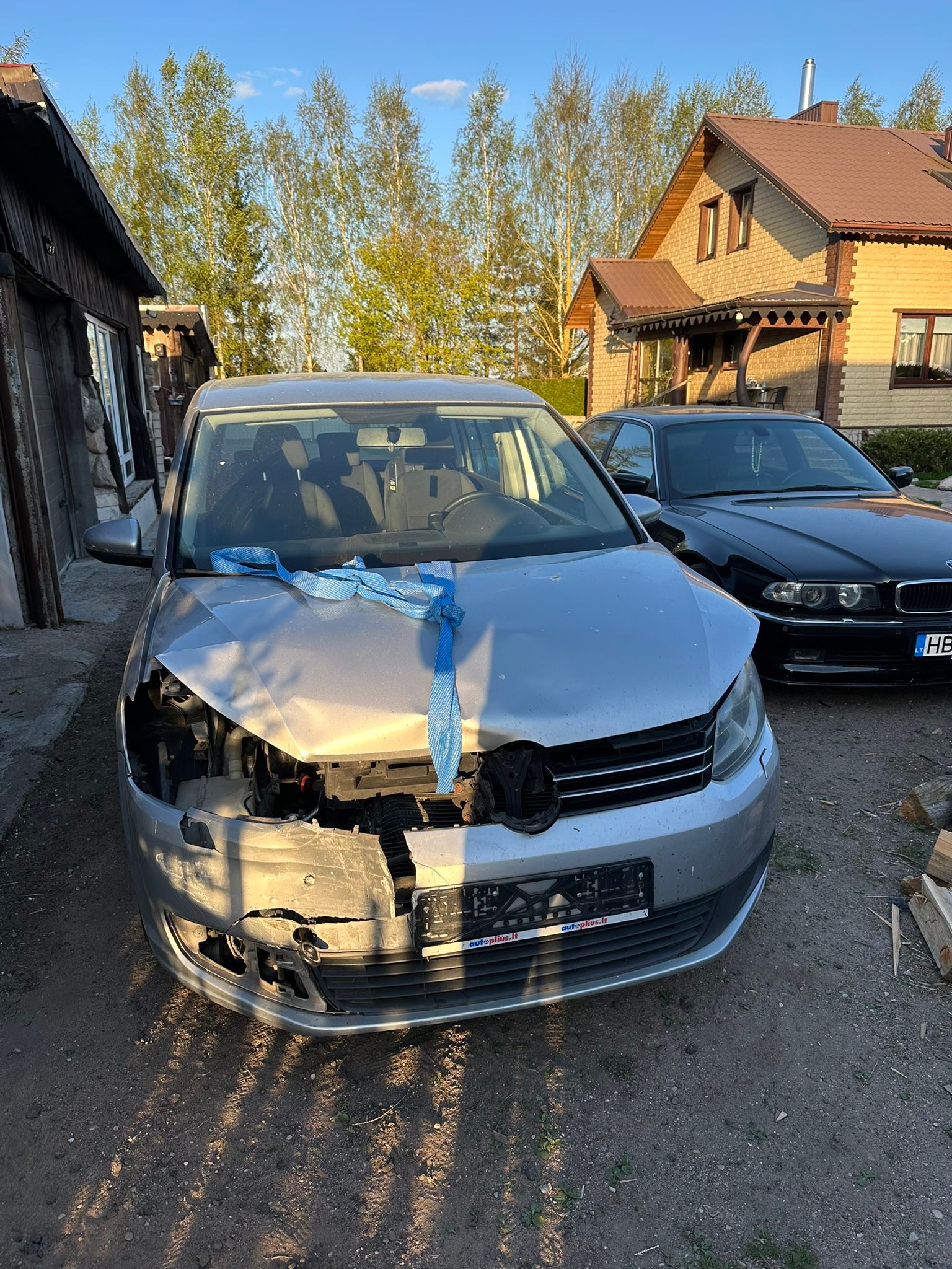 Sveiki , ieškau kapoto , faros , bamperio grotelių su ženkliuku ir