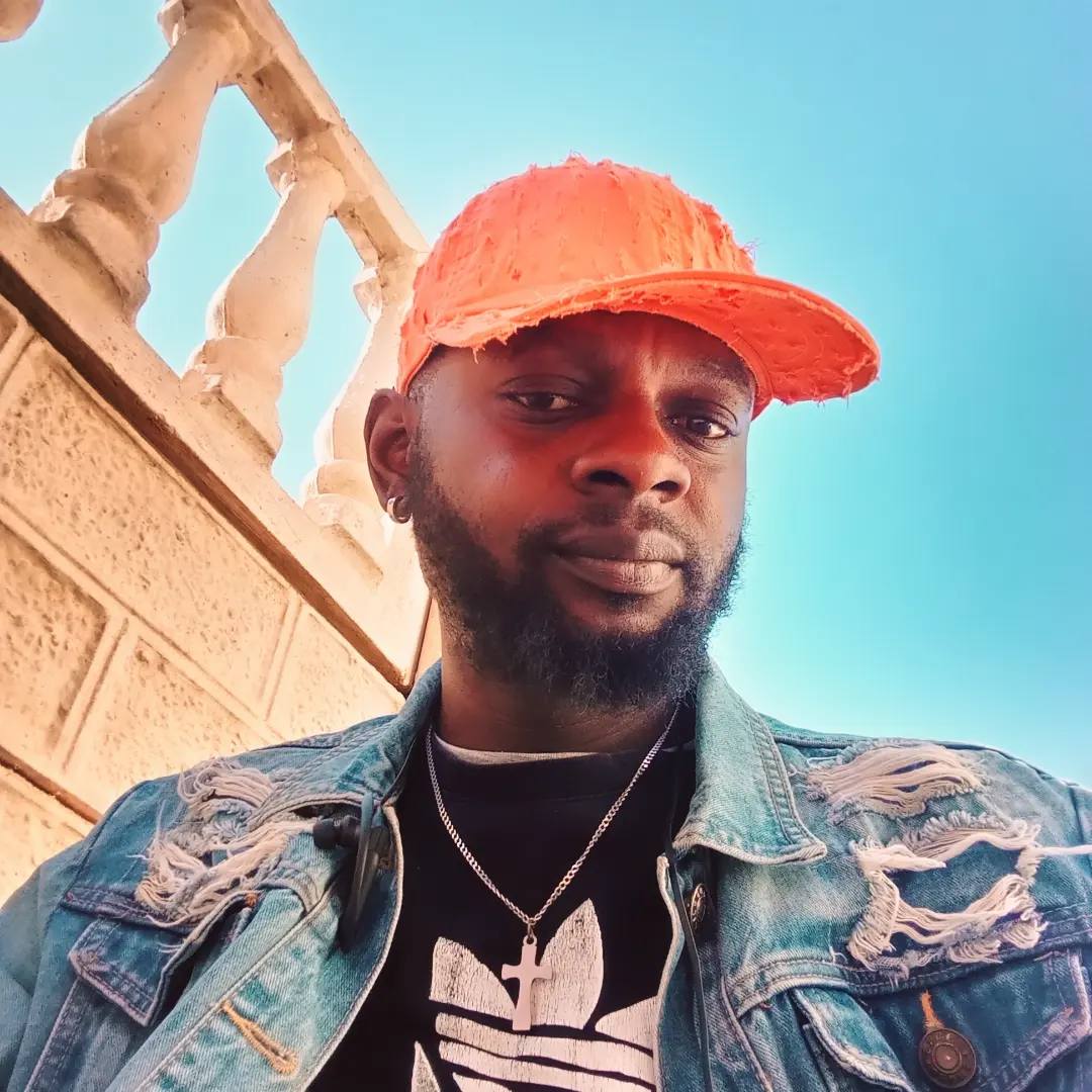 Alain Danu le formidable &group f ashionsaper comme Jamais