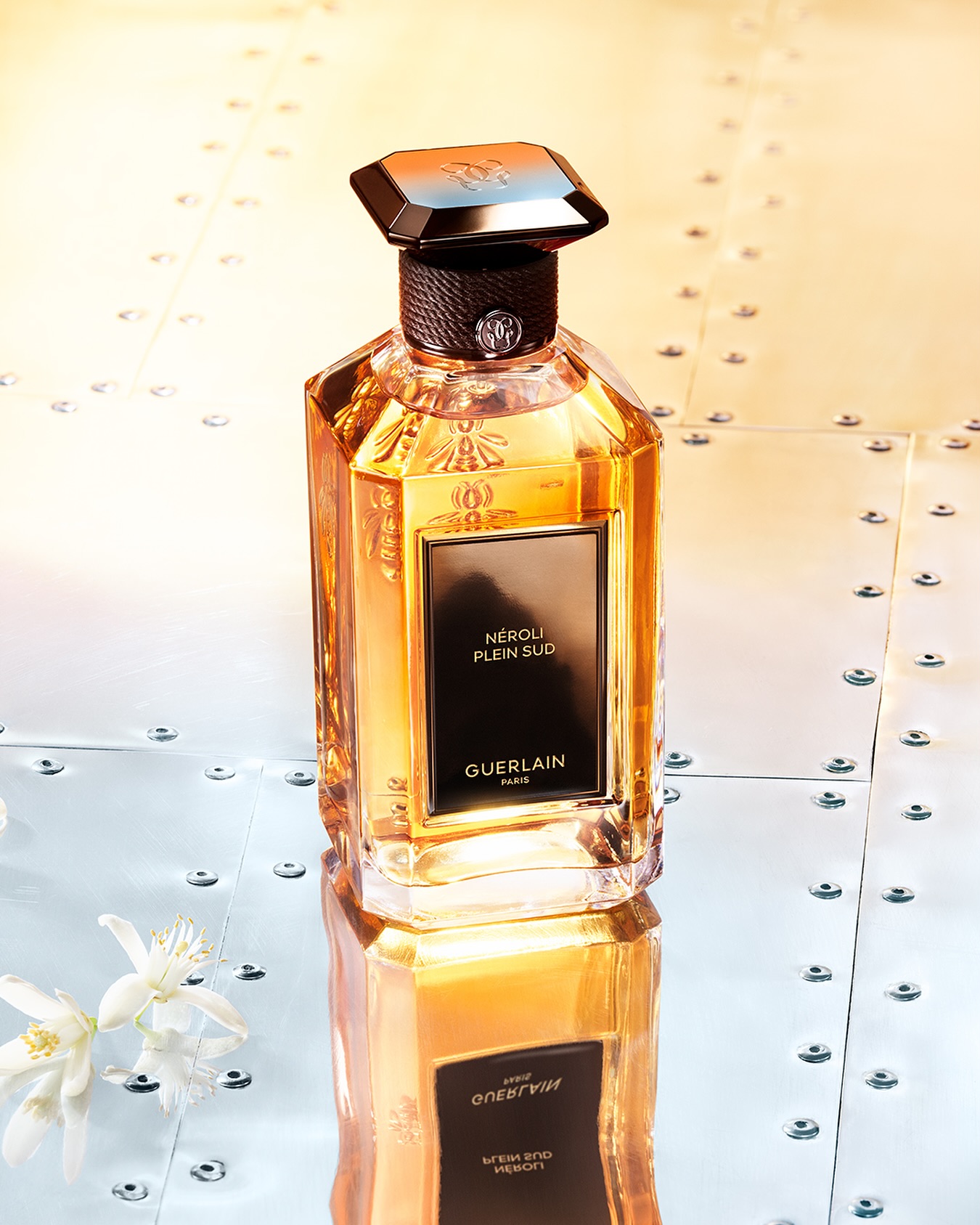 Neroli blazes in the heat of the Moroccan sun, tinged with notes