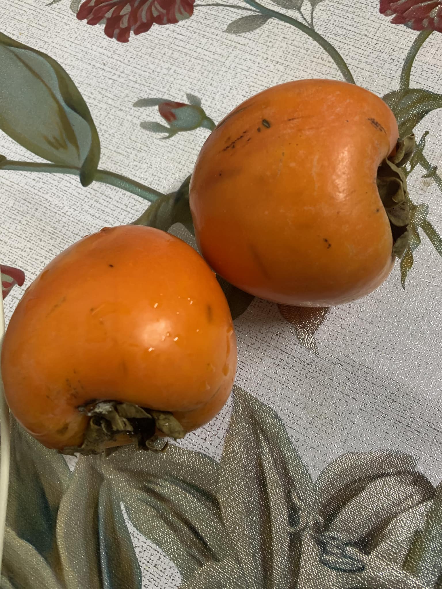 What is the name and benefits of the kaki fruit?
