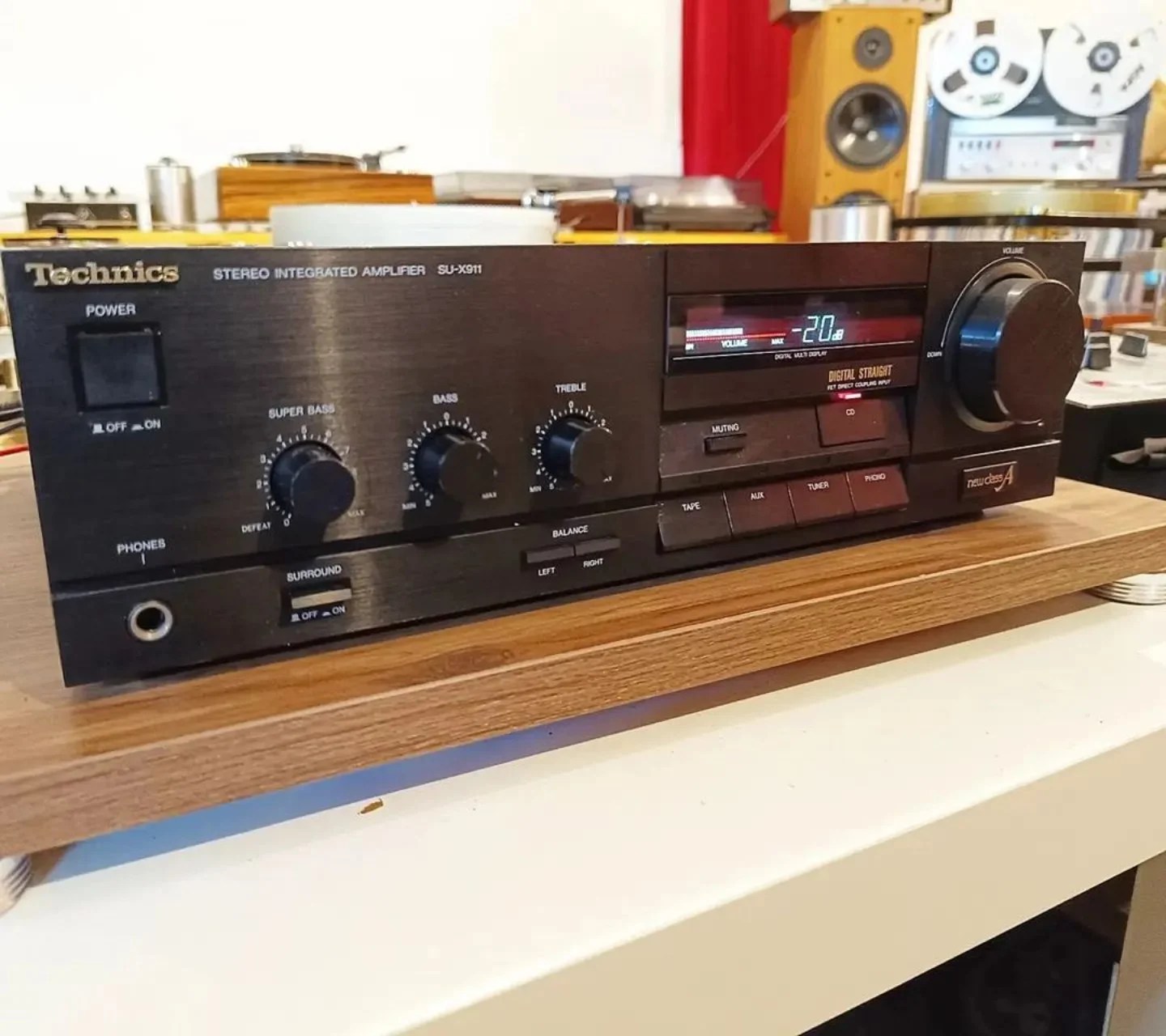 Technics SU-X911 integrated amplifier in excellent condition
