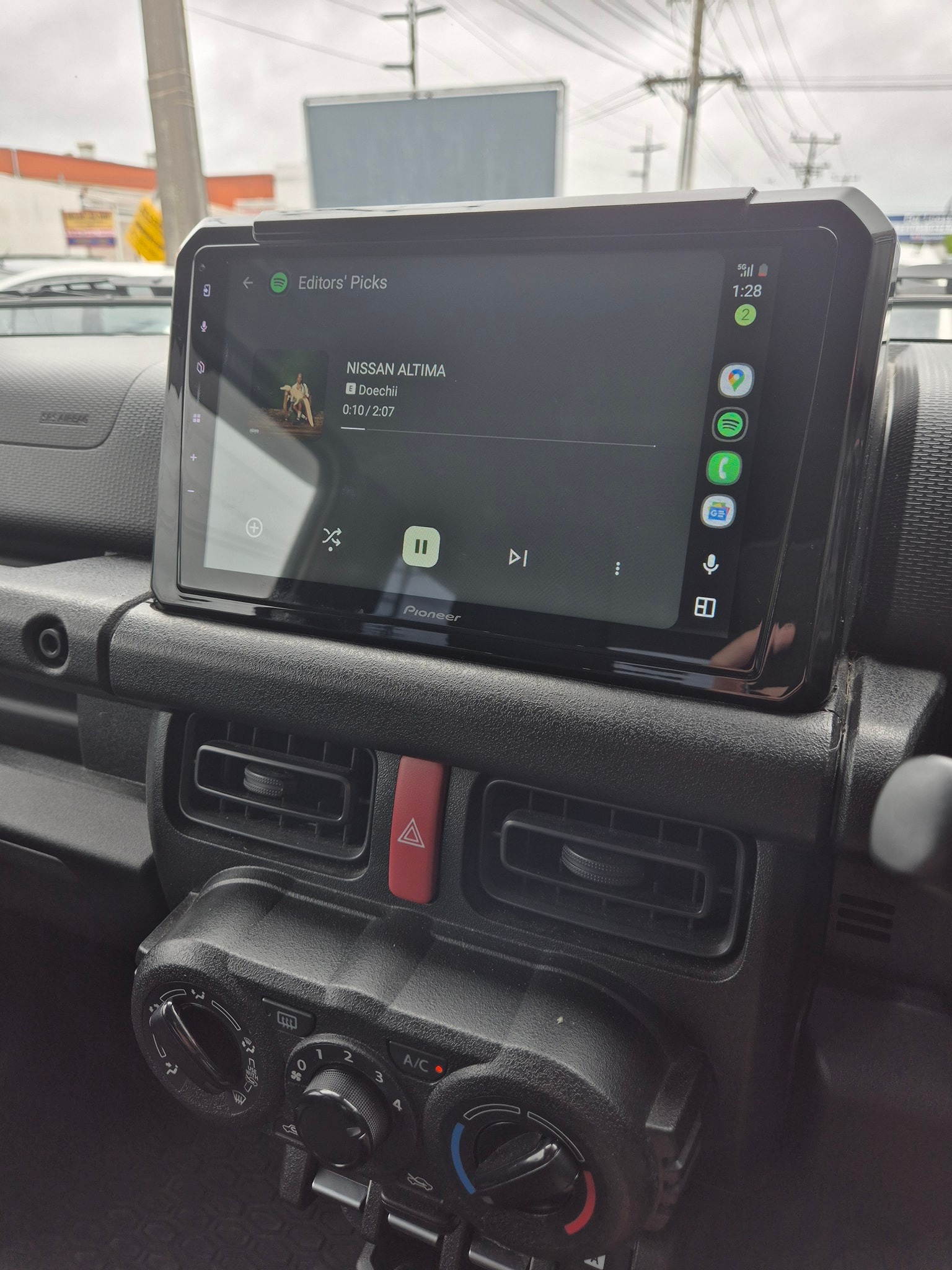 SUZUKI JIMNY equipped with a Pioneer 9-inch Apple CarPlay and 