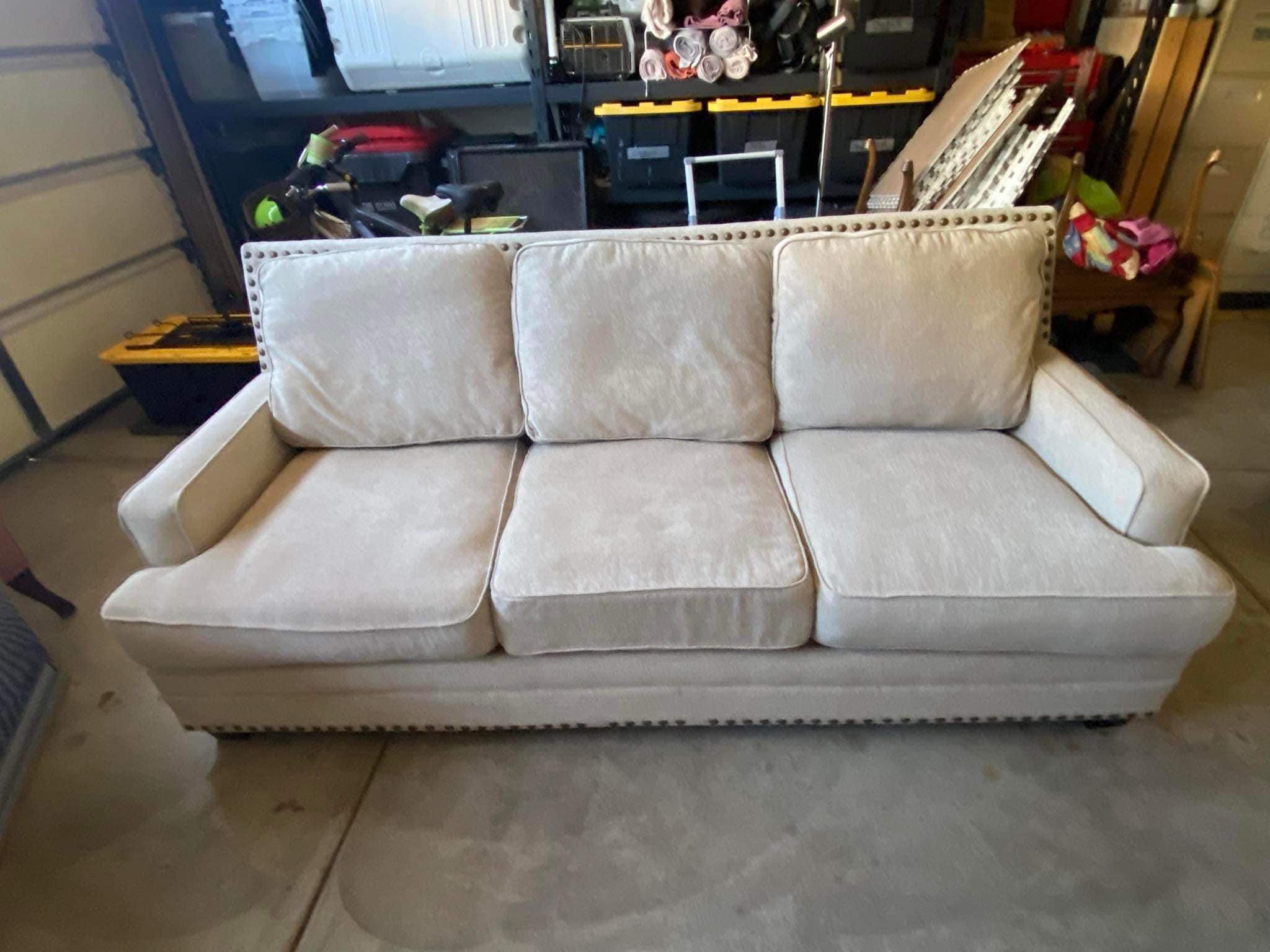その他 Sofa almost new and clean 7' sofa just been cleaned great shape $30