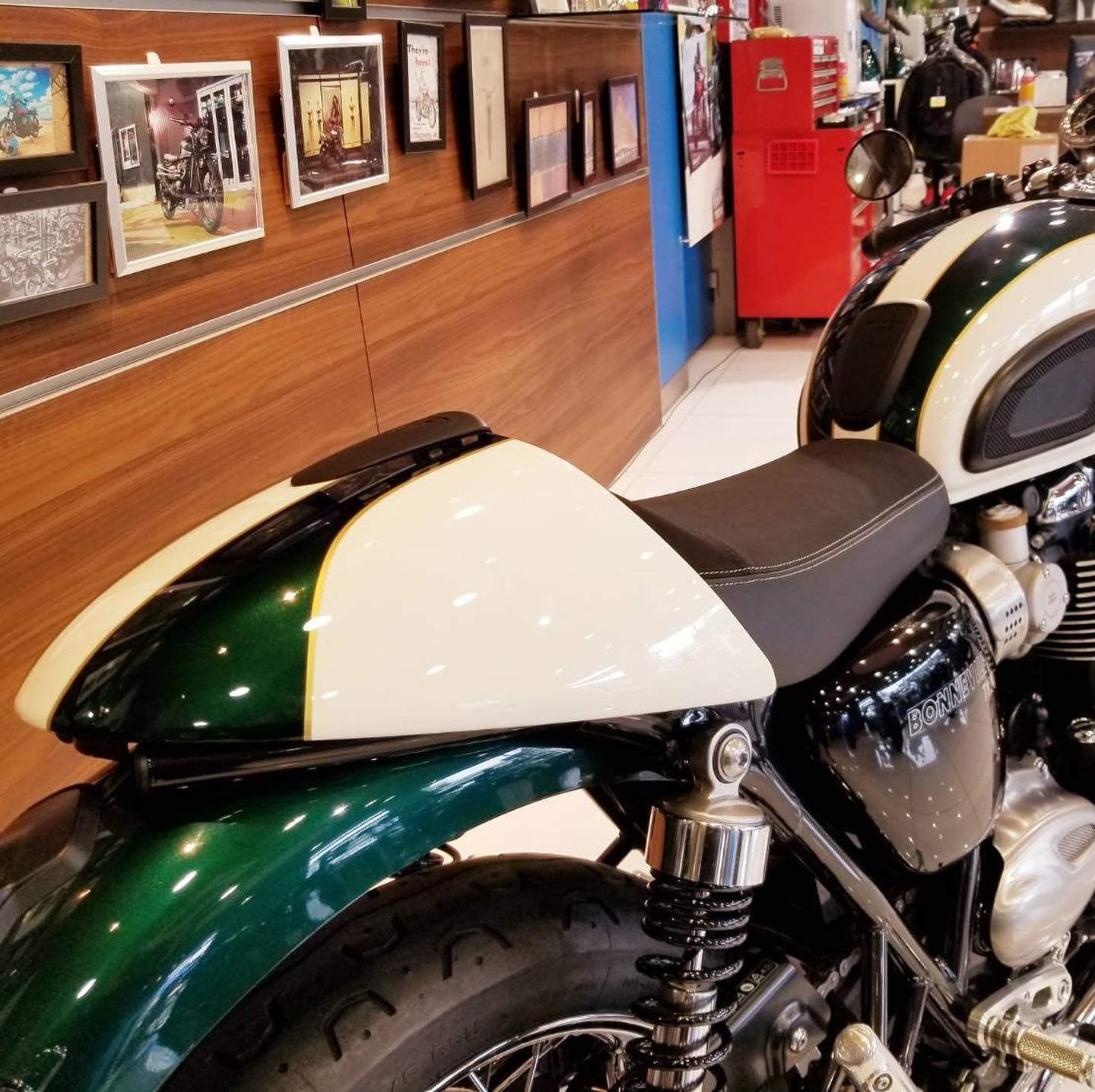 ボンネビルT120カスタム】﻿ ﻿ 本日は﻿ ボンネビルT120の﻿ セパハン仕様 
