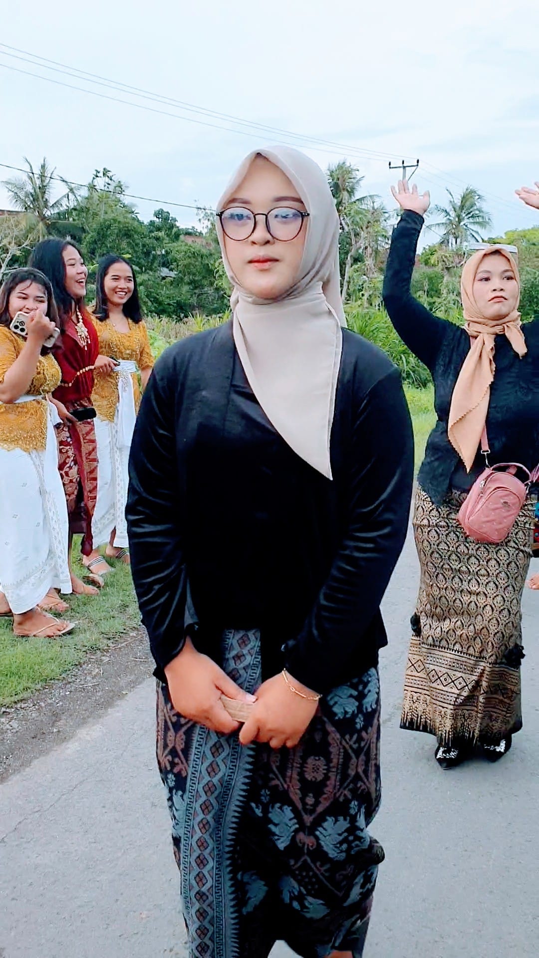 Kebaya hitam | Dedare Sasak