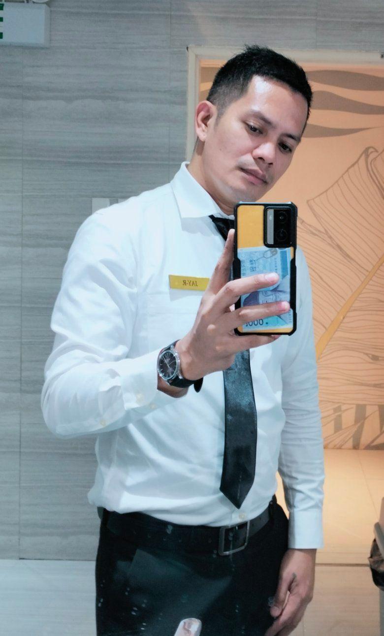 Jay R Reyes