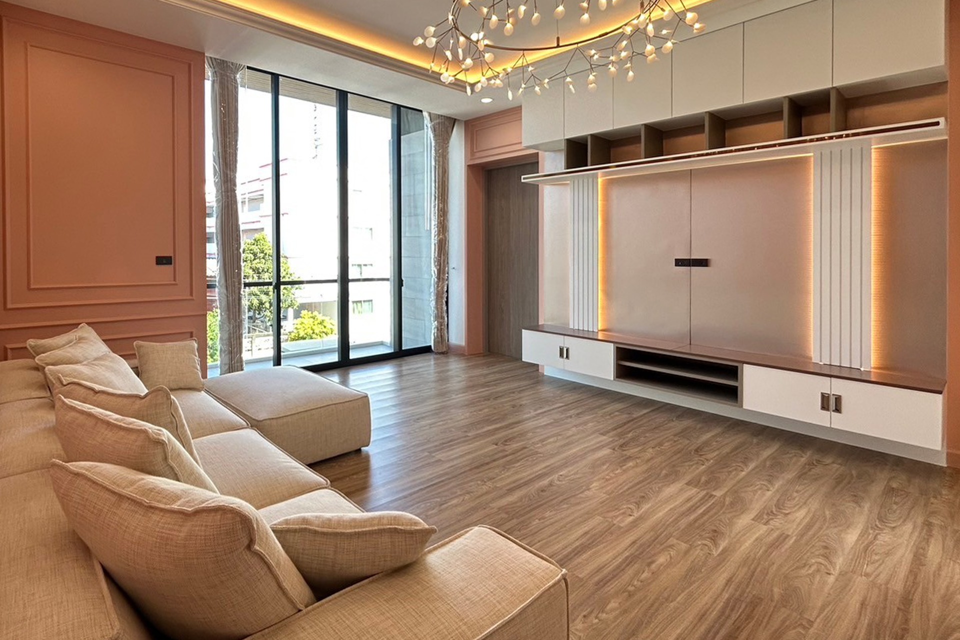 Interior & Renovate ออกแบบ รับเหมาตกแต่งภายใน และ ปรับปรุงอาคาร