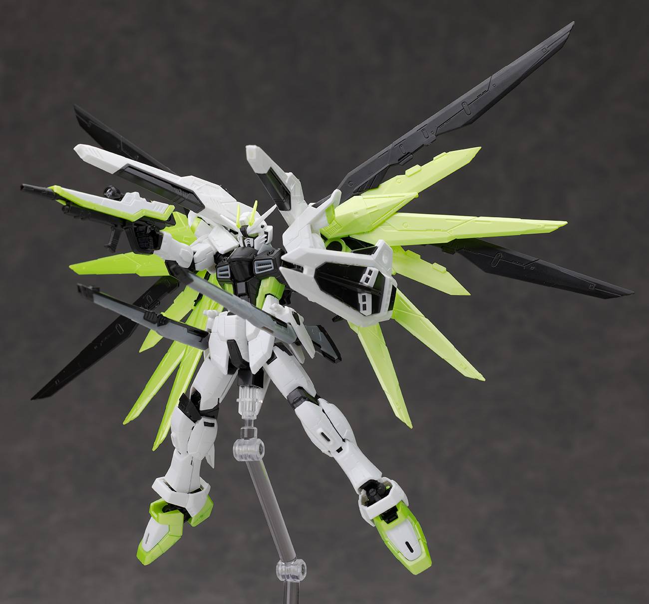 RG フリーダムガンダム -APEX LEGENDS(TM) クリプト Ver.- レビュー by