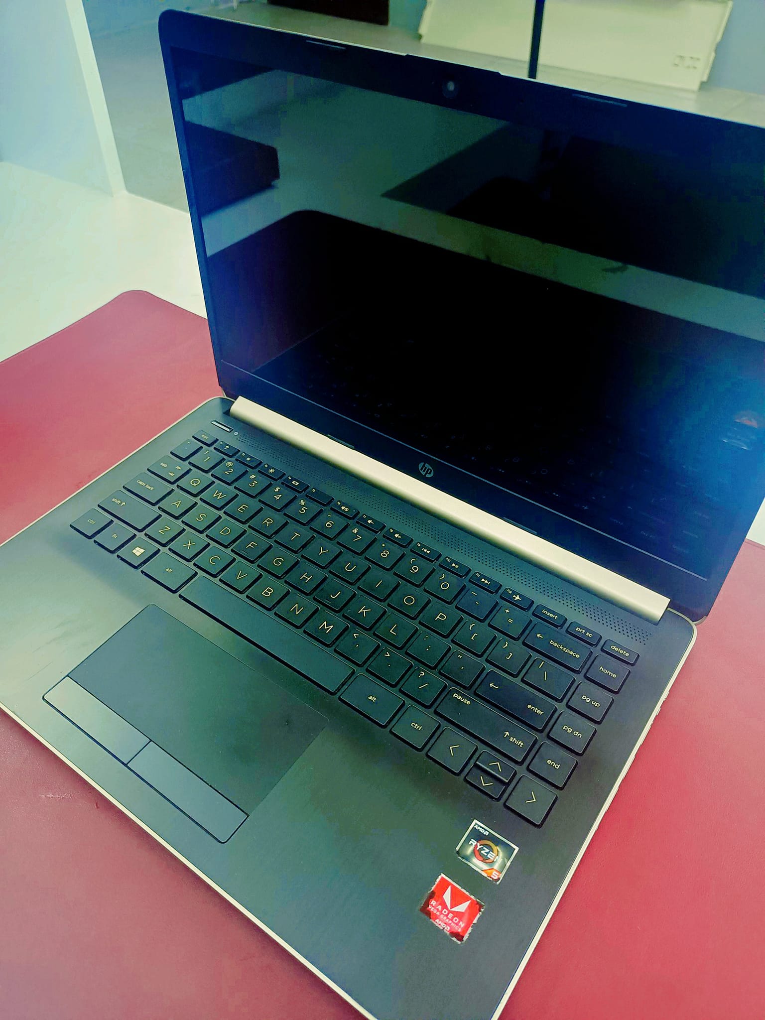 HP Laptop 14s-dk0xxx 8GB ram 512 ssd Ryzen5 3500U with Radeon Vega 