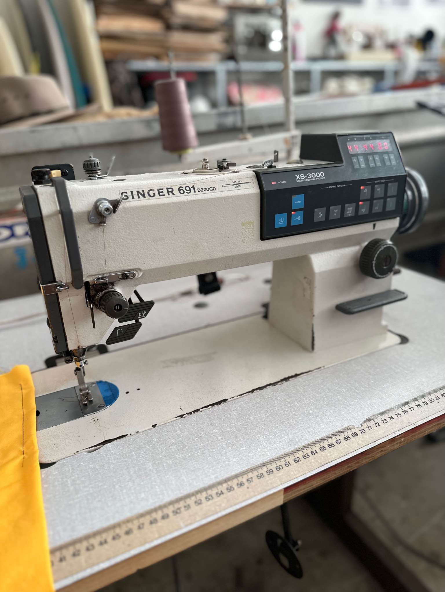 Singer 691 industrial straight stitch sewing machine - Sewing Machines ...