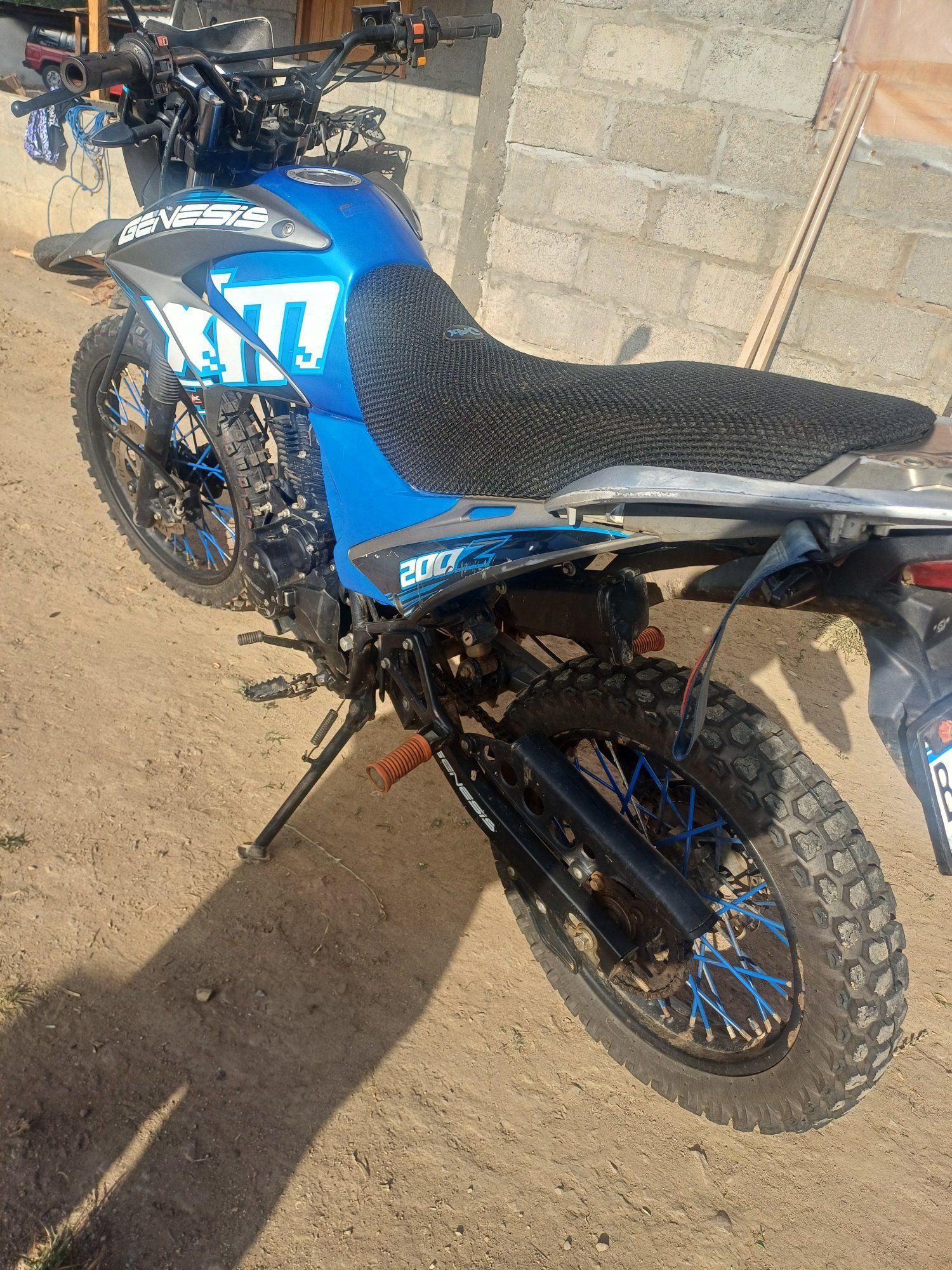 Genesis xm 200z año 2022 en buenas condiciones papeles en regla ...