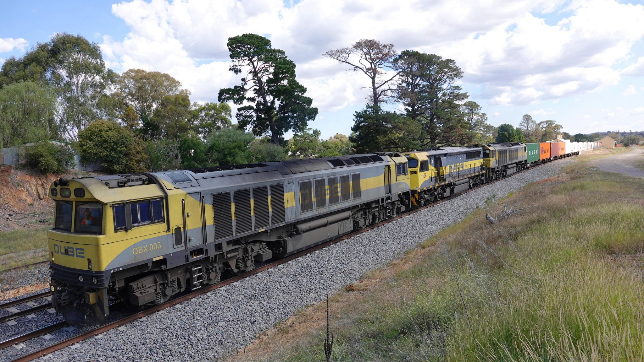 NSW Railways - Past and Present | Northbound QUBE intermodal train lead ...