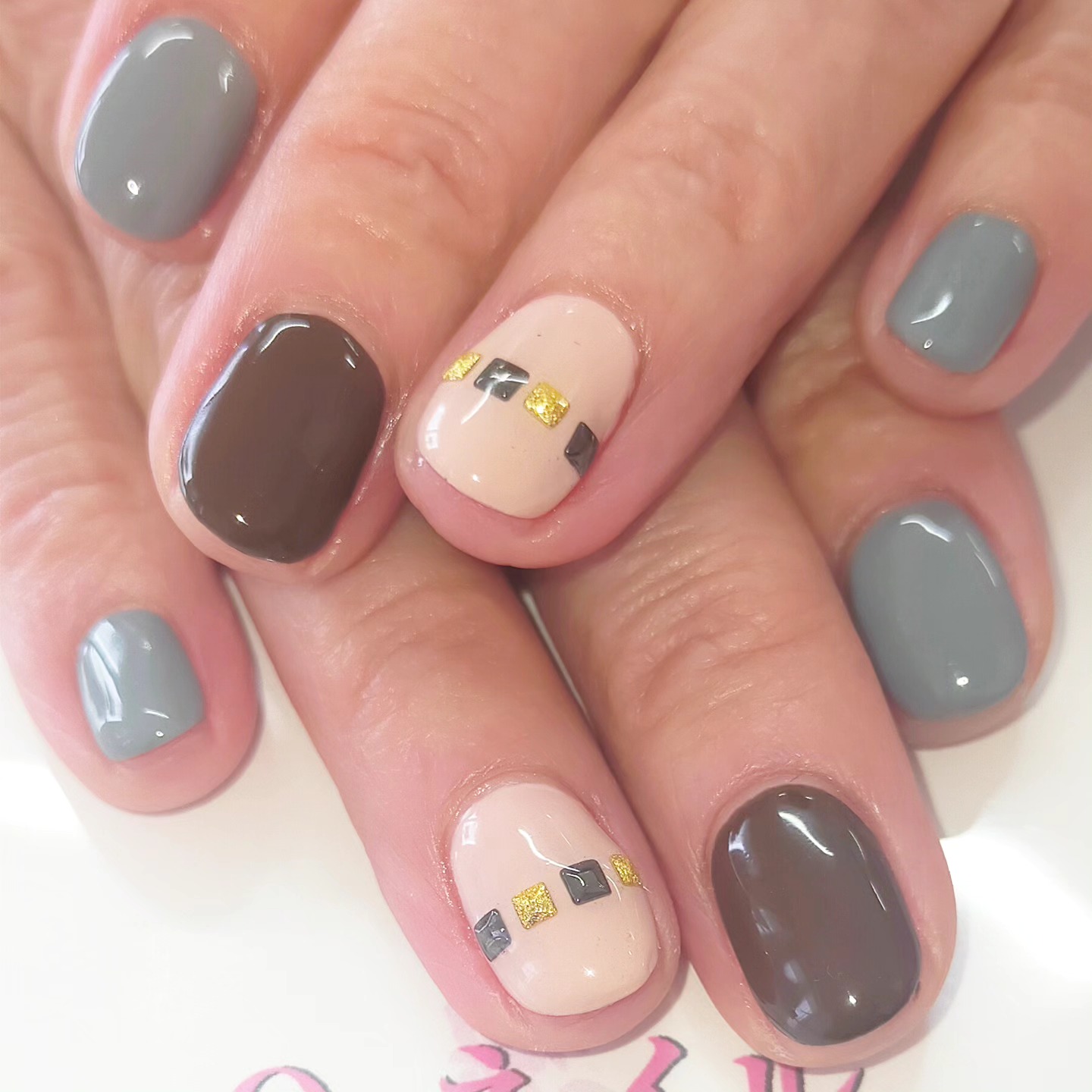 O2ネイル - 冬ネイル 落ち着いた色合いと黒のラインがいい感じ👌 #ネイル #nail #ネイルチェンジ...