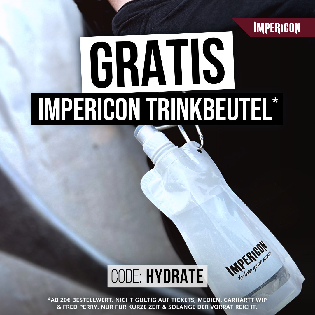 💦 Gratis faltbare Trinkflasche 💦 Die Festivalsaison ist im vollem Gange und eins darf auf keinen Fall fehlen: eine faltbare Trinkflasche – das ultimative Must-Have für jedes Festival! Damit ihr immer schön