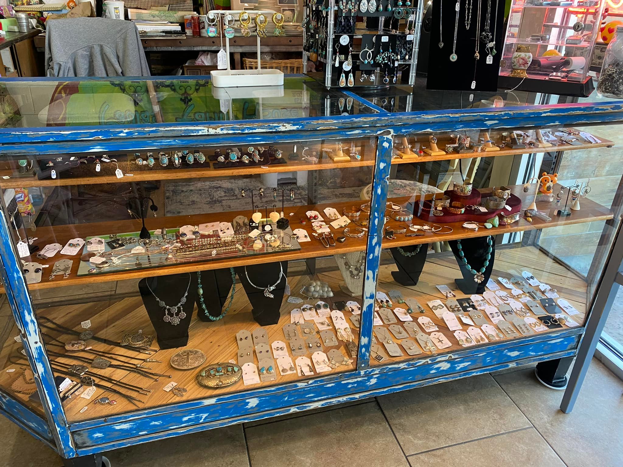 トールペイント作品Antiques & Collectibles Antique mall in Lake